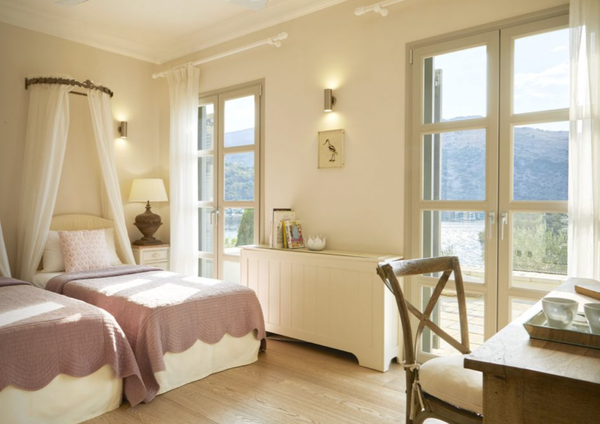 Suite on the ground floor 