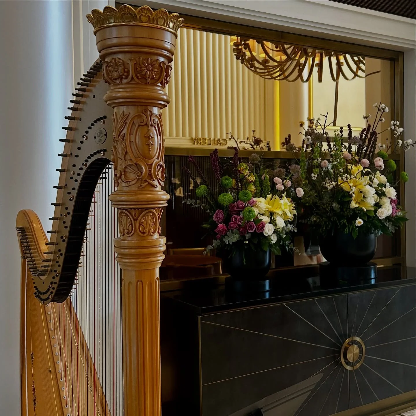 that&rsquo;s me in the corner. that&rsquo;s me at @waldorfbevhills again.