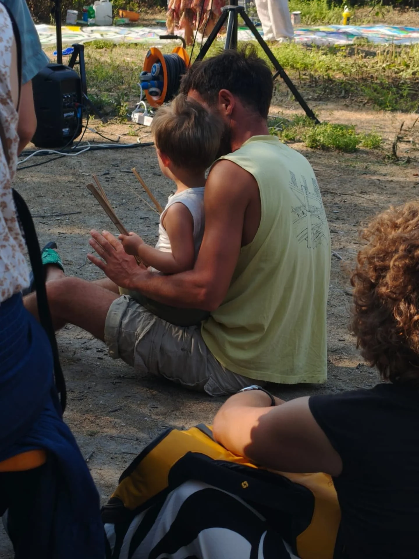 ๐
Il vostro sguardo. Queste un po' delle foto che ci avete mandato, scusateci se non possiamo pubblicarle tutte. Le cose come le avete viste voi si capiscono bene. Non siamo venuti/e solo a trascorrere una giornata sull'edera. Siamo venuti/e a liber