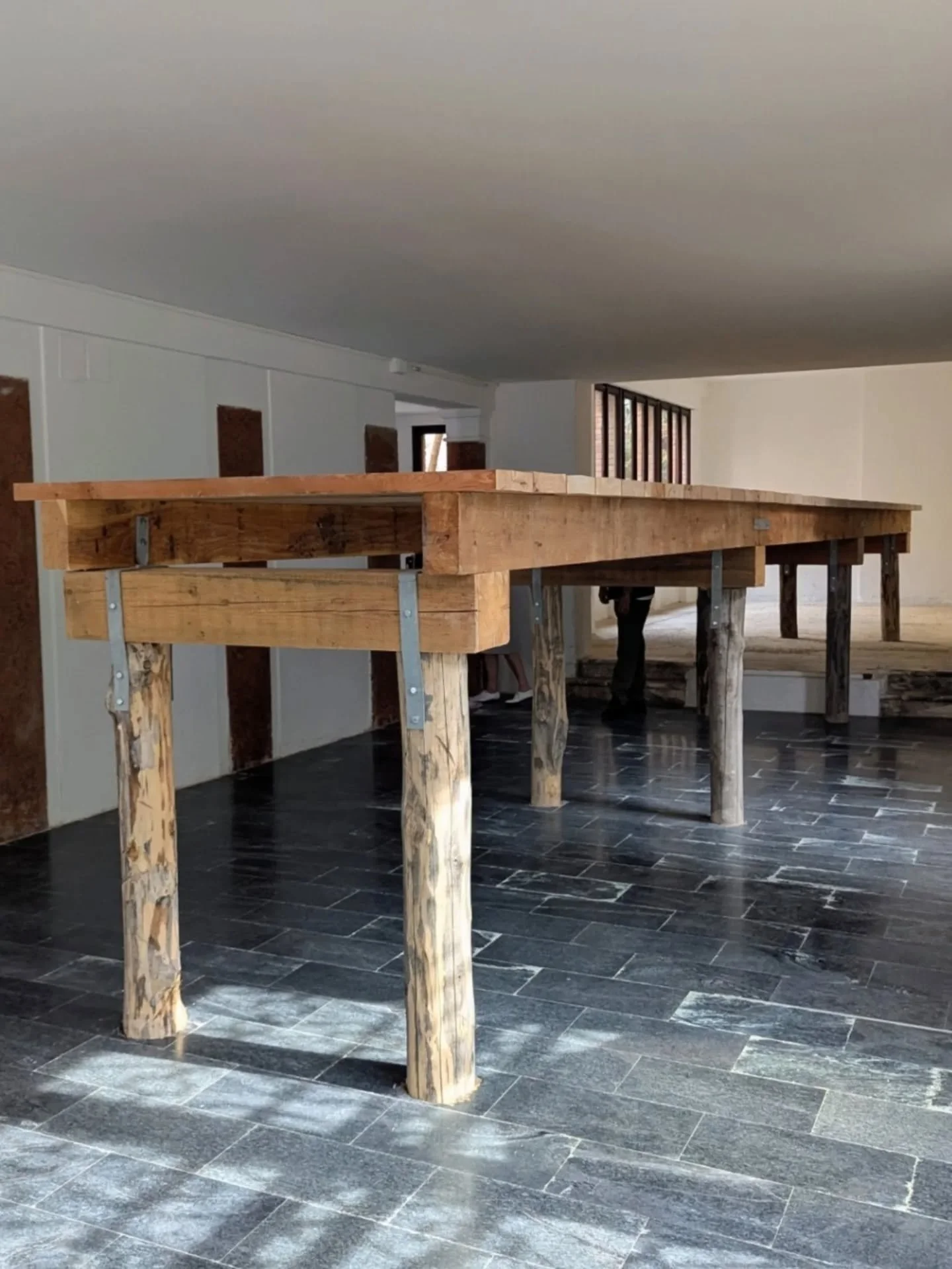 𓆝 𓆟 𓆞 𓆝 Un pontile alla Fondazione Nicoletta Fiorucci 𓆝 𓆟 𓆞 𓆝

🪵 Un pontile vero costruito dal Cantiere Daniele Manin alla Giudecca, a pochi metri da dove @lydiaourahmane ha vissuto durante la sua residenza.

🖼️ L'opera nasce come gesto con