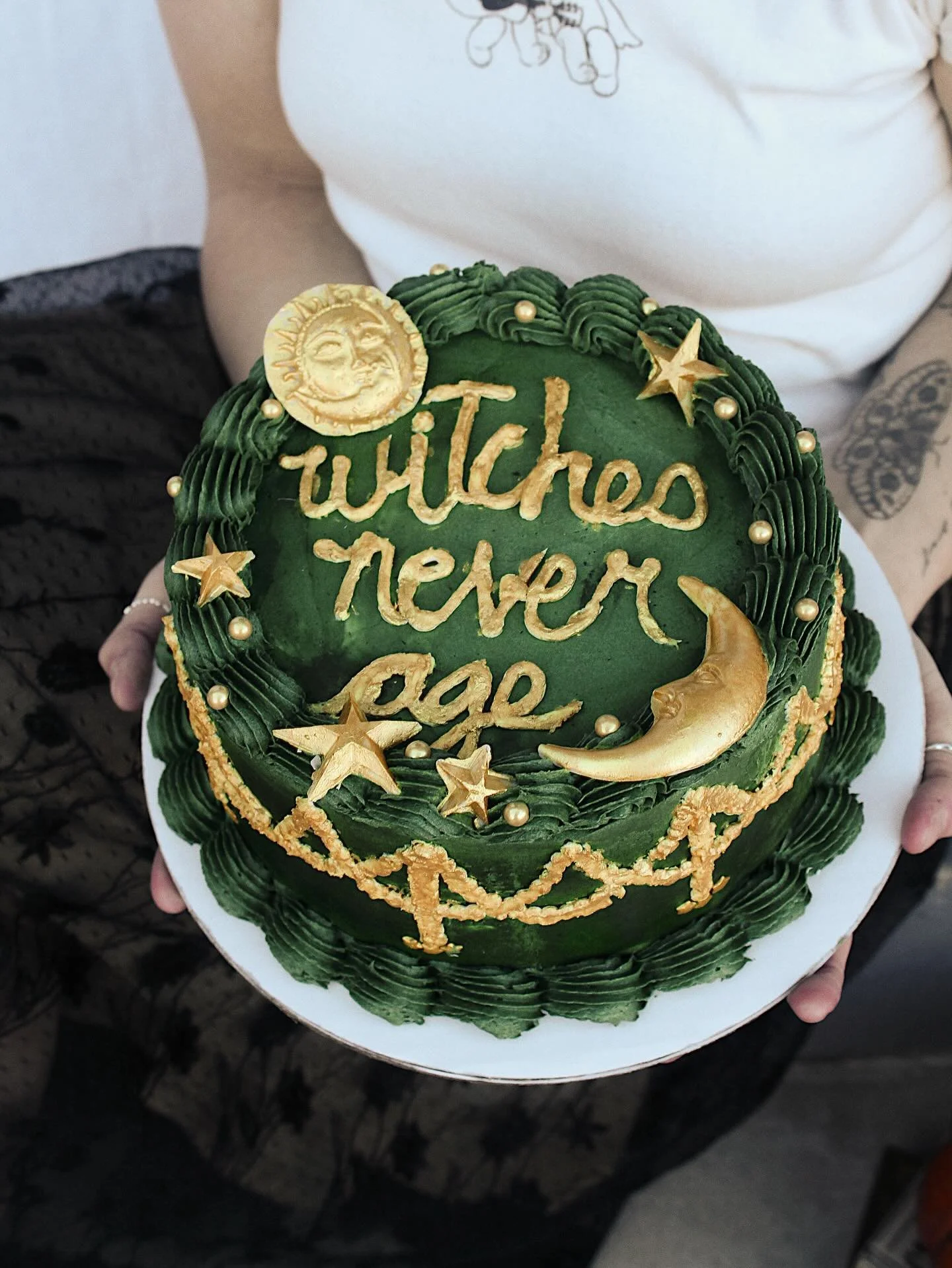 IM OVER THE MOON!! 🌙 The magic has officially dropped 🔮✨
The Oracle is open, the spells are strong, and your new favorite vintage find is waiting for you!
Launching on my birthday just felt right — witches don’t age, we evolve. ✨
Shop T