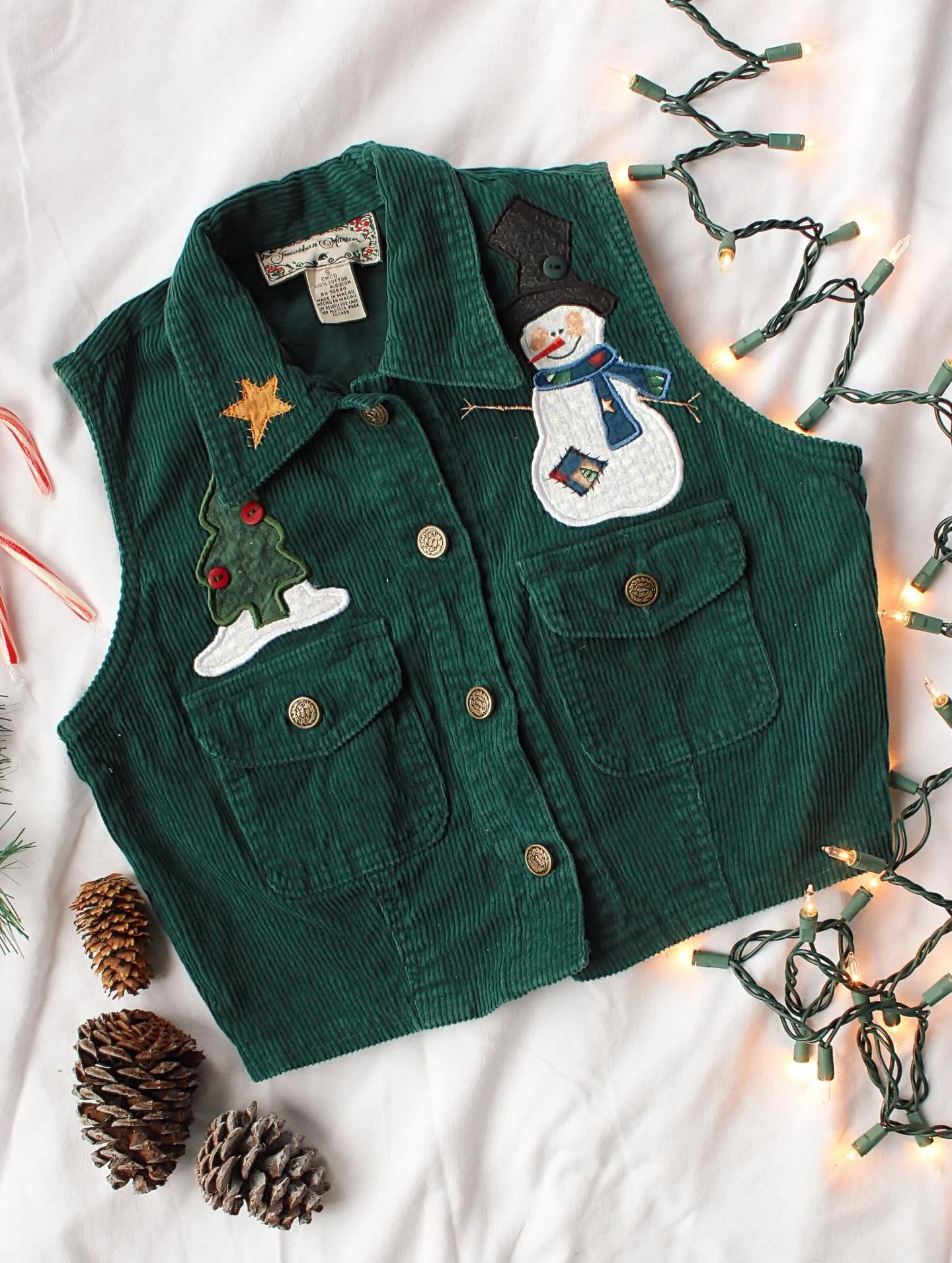 Introducing THE STORYBOOK VEST! Aka the cutest little vest in the entire world, because it&rsquo;s for your little one! Vintage Jonathan Martin Childs size small (I wish there were matching adult sizes!!) truly one-of-a-kind and in perfect condition.