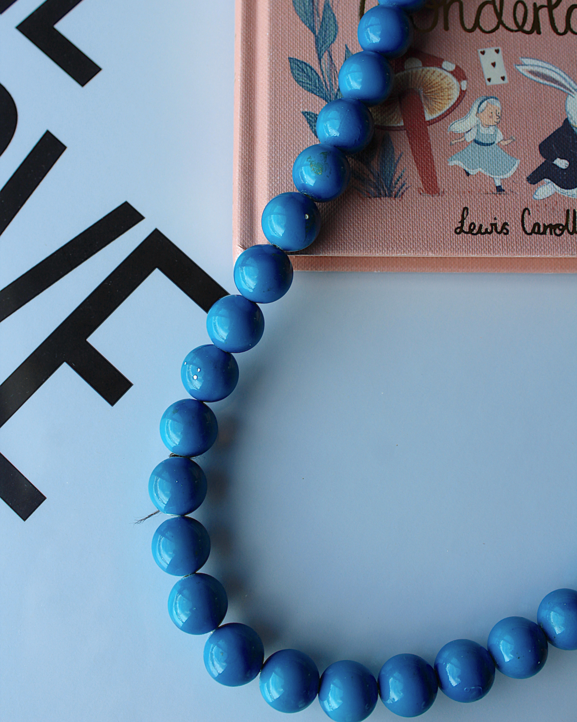 Blue Bubblegum Necklace4.png