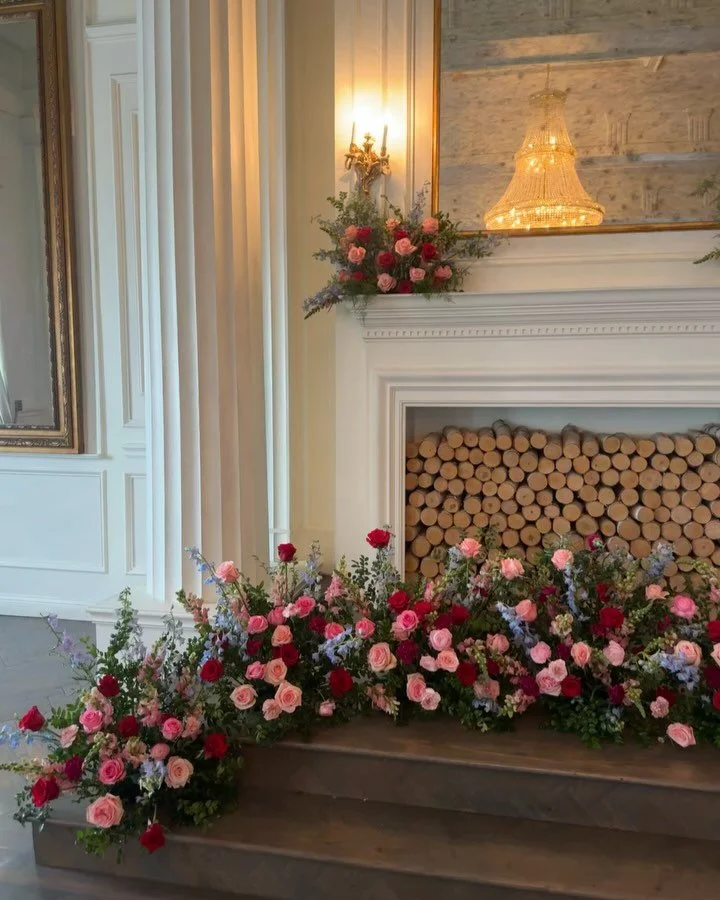 loved working with @kaysflorals_ on this amazing piece 🥀. #dfwflorist #weddingflorals #florist #flowers #weddingflorist