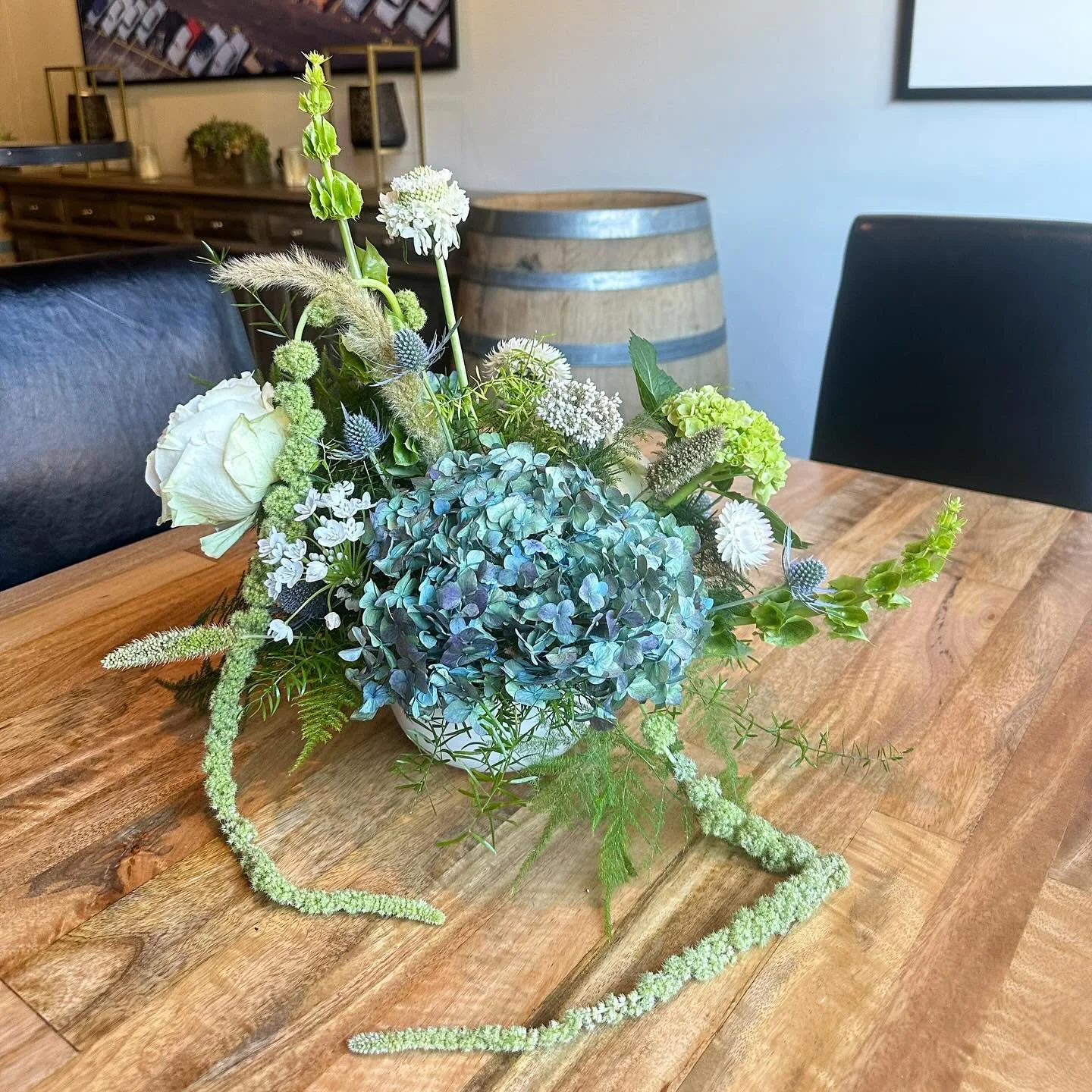obsessed with this color palette🤭. #florist #dfwflorist #flowers