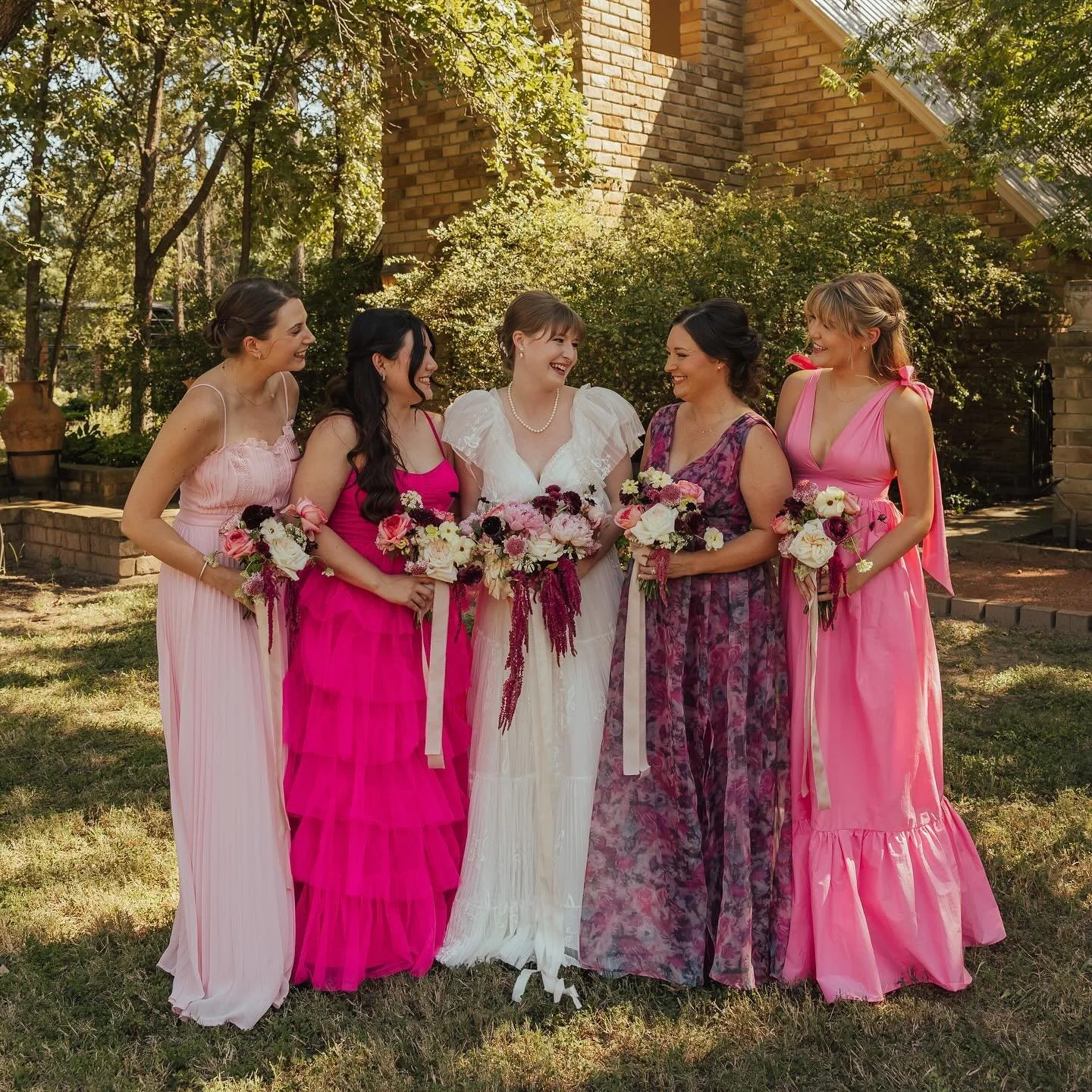 more florals with the wedding party 💌  Photographer @rileycombsphoto  #weddingbouquet #pocketsqaure #weddingparty #florals #florist #weddingdesign #weddingflorals