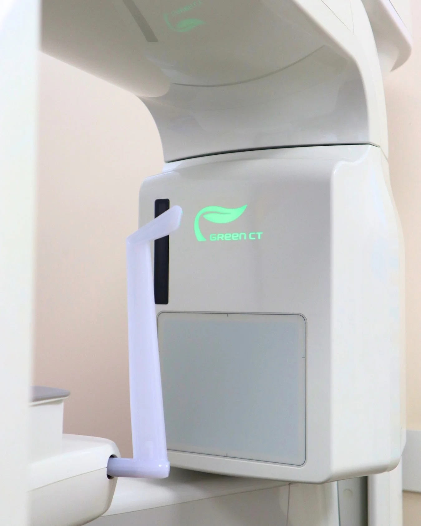 That green CT machine isn&rsquo;t just for looks (though we think it looks pretty cool) 🦷🟢

It helps us capture detailed images for more accurate diagnoses, safer treatment planning, and better care. With more precision in our imaging technology, b