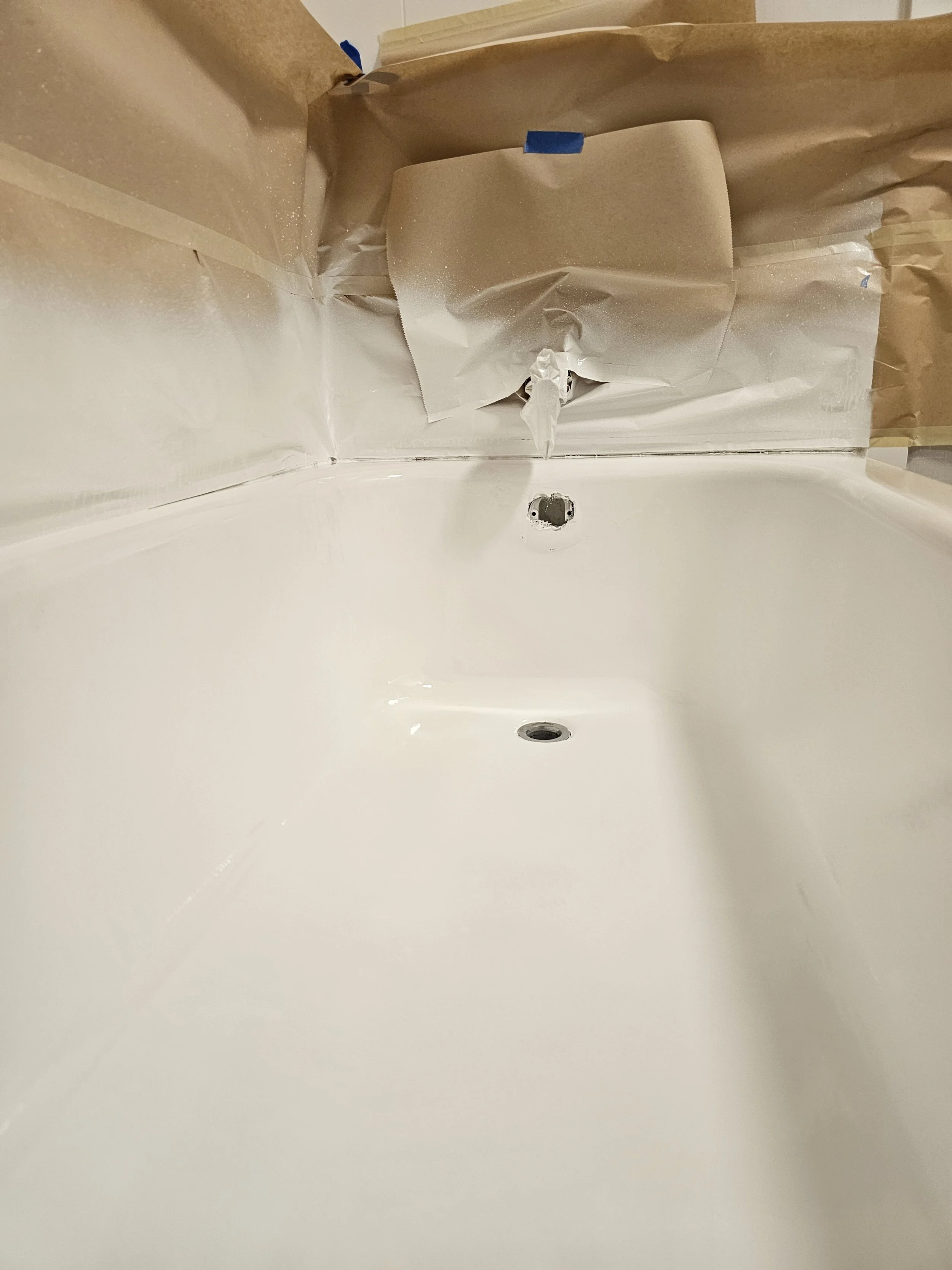 After repairing the bathtub, our bathtub refinishing service has bathtubs looking shiny, modern, and new.