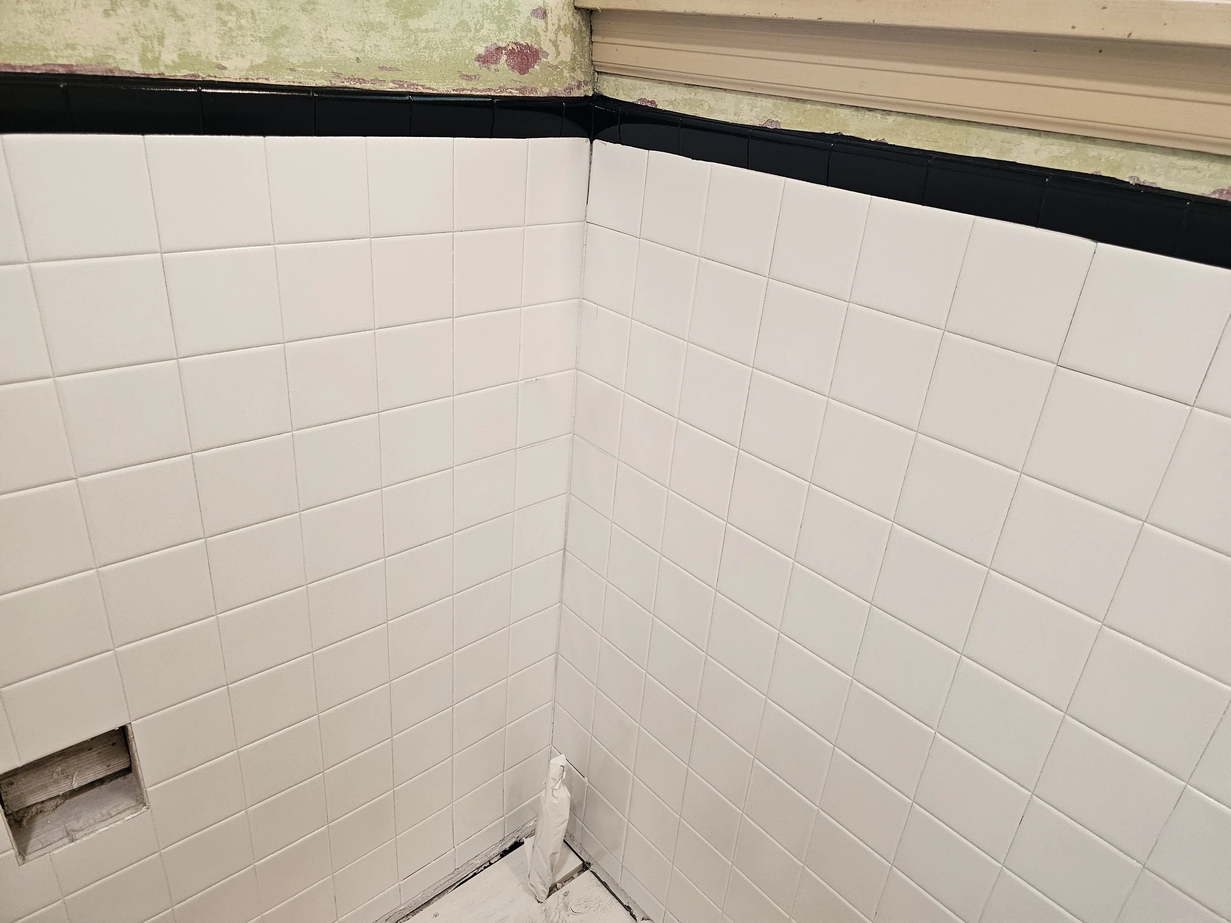 Want something a little different? We can refinish the tile one color, and the border another.
