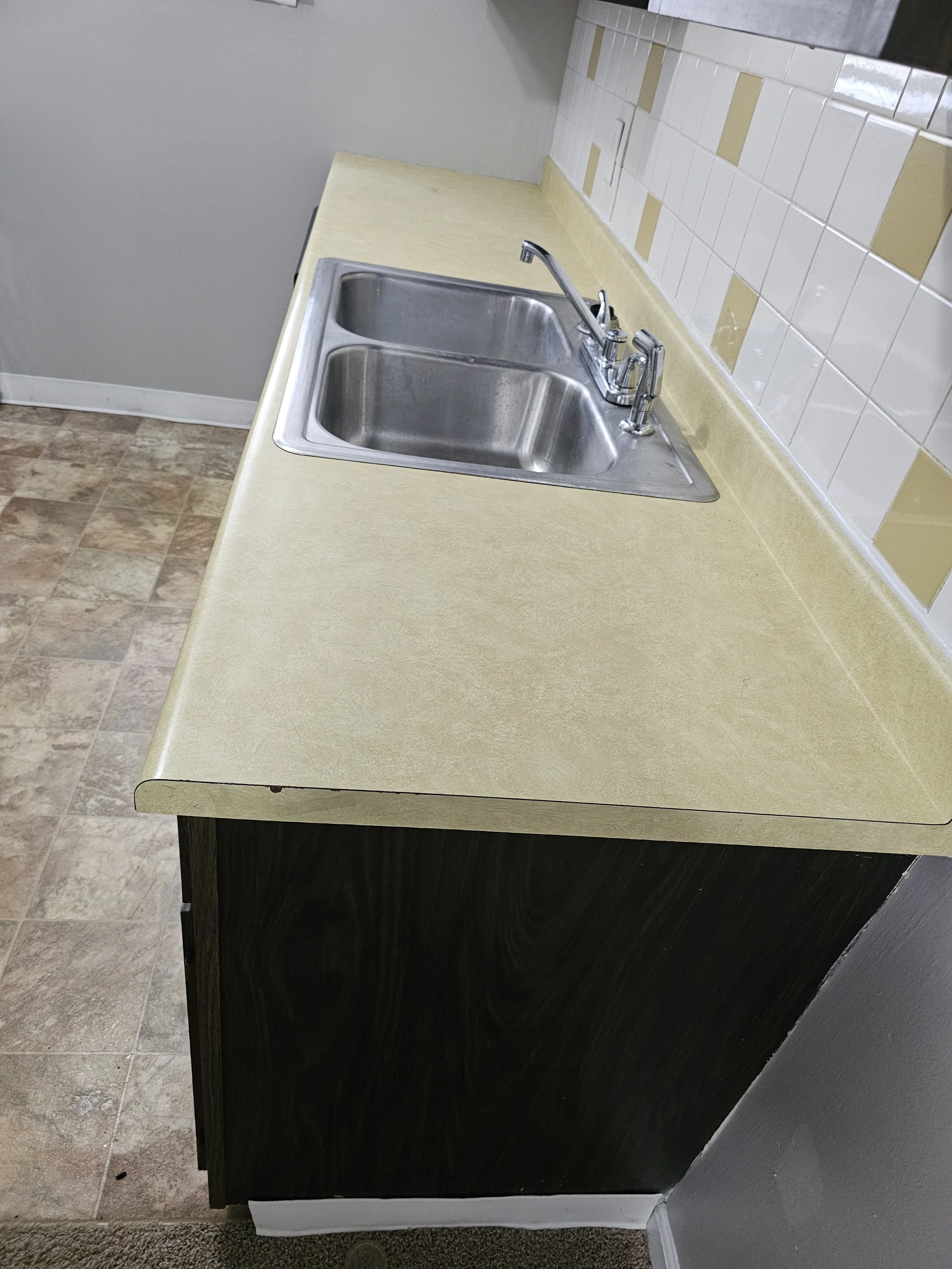 The dated countertop was scratched up and looked tired. Countertop refinishing.
