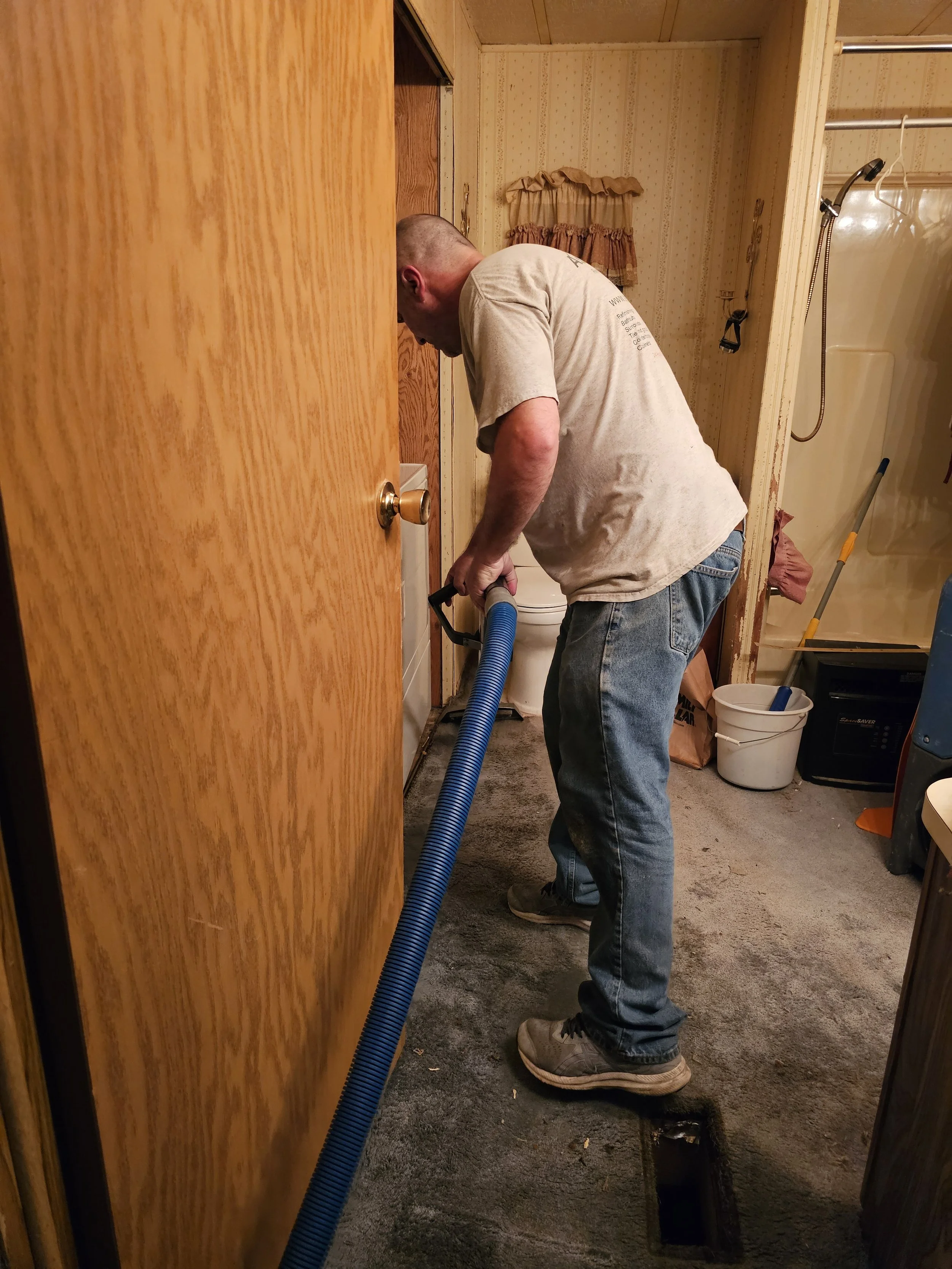 Using our powerful truck mounted system to extract moisture from a carpet and pad in a flooded home. Water cleanup.