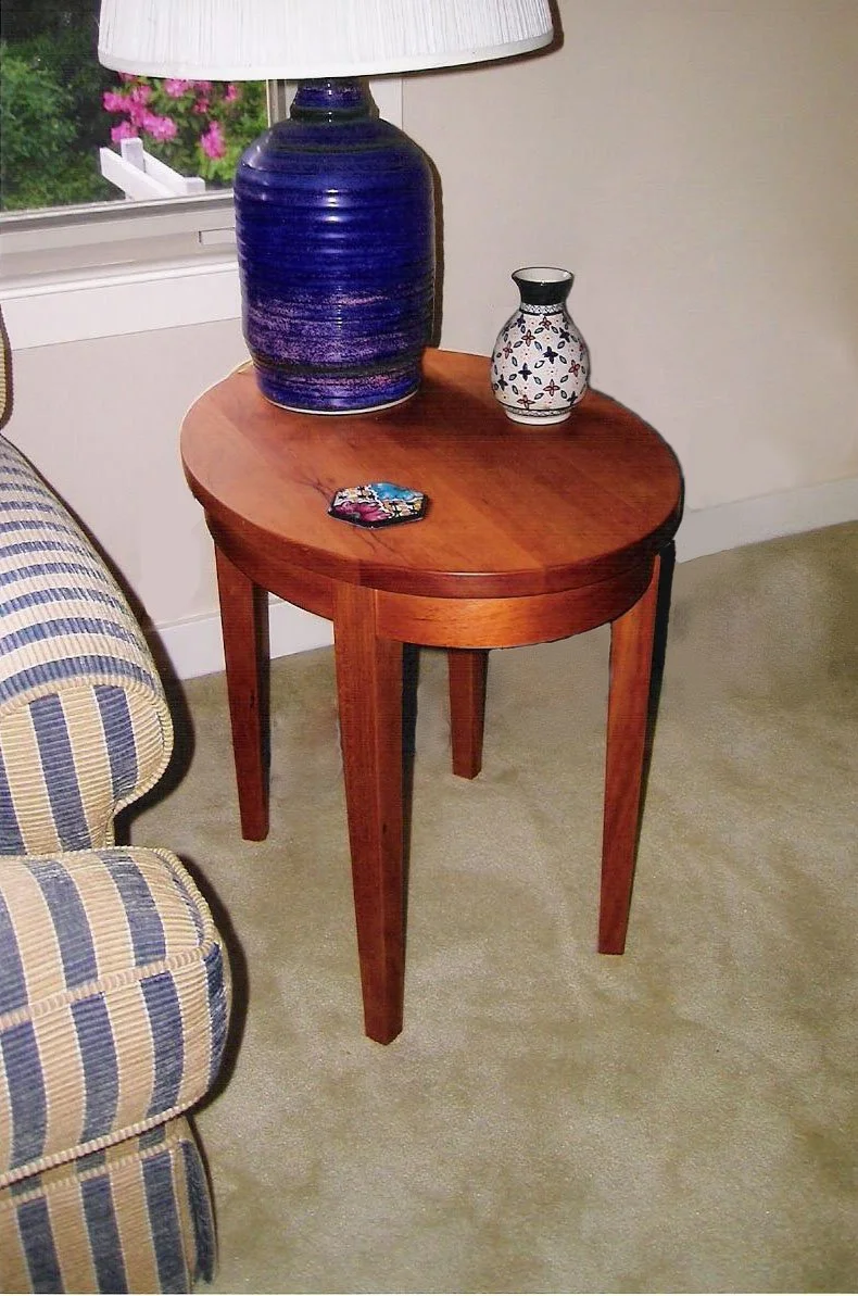 Oval End Table.jpg