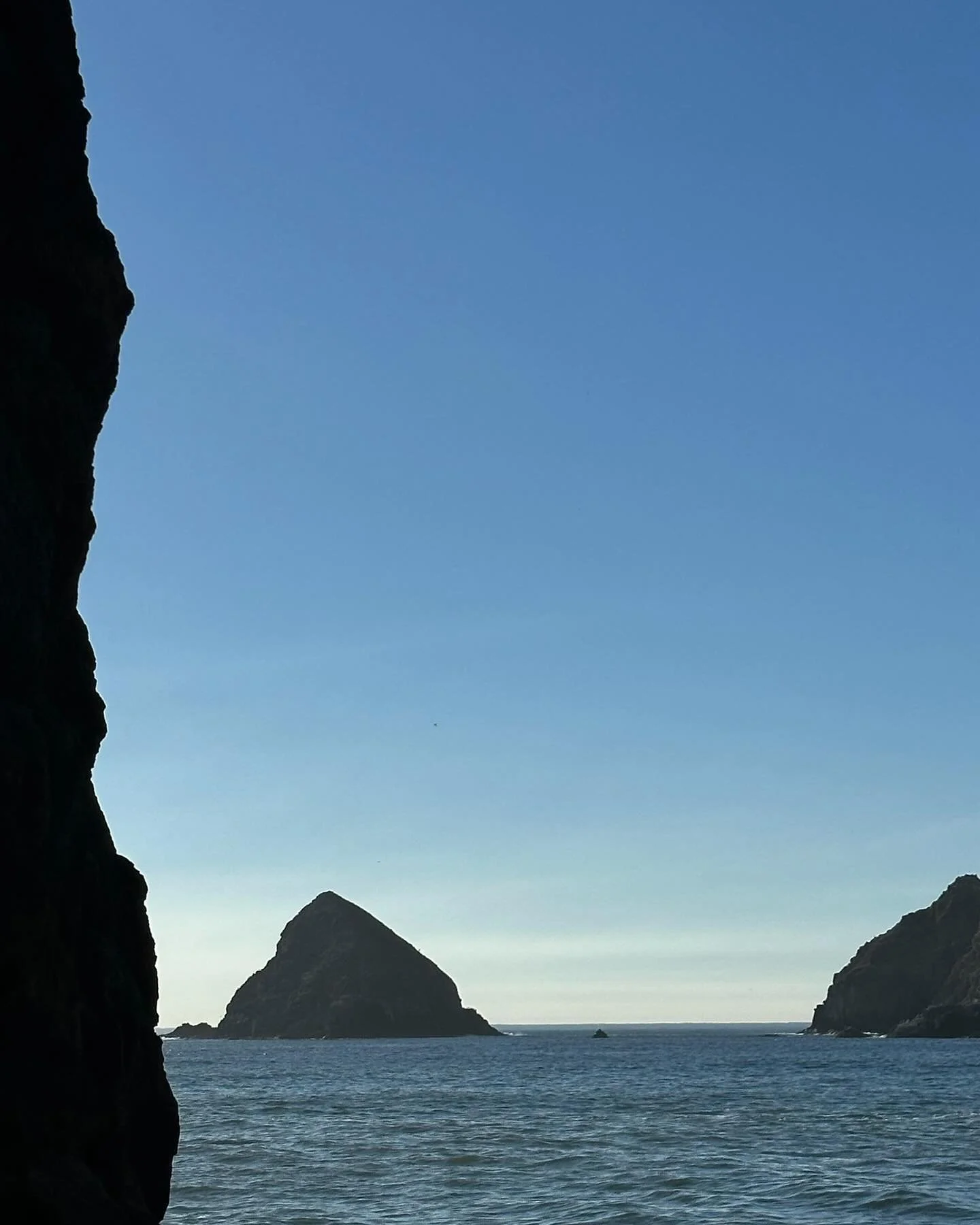 🏞️🐚🌊🌞🛥️🕊️