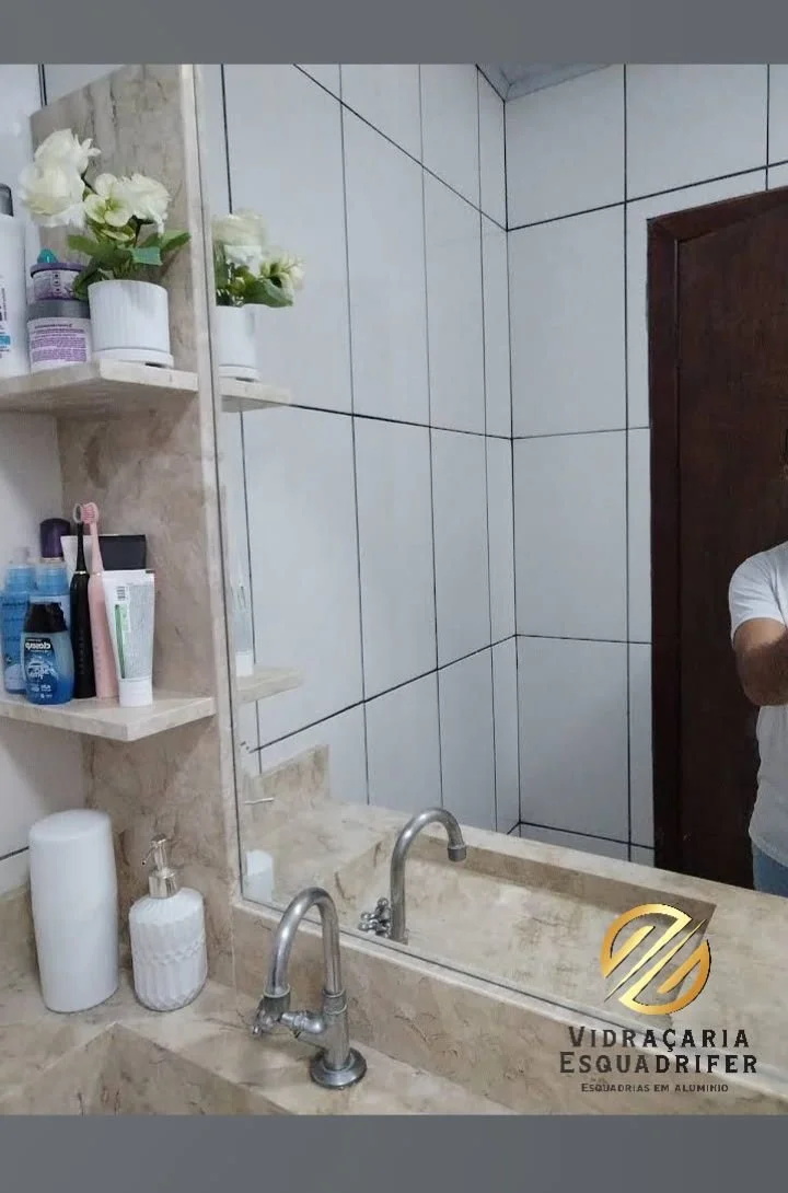 Espelho com bisot&ecirc; 
Fa&ccedil;a na seu or&ccedil;amento ☺️