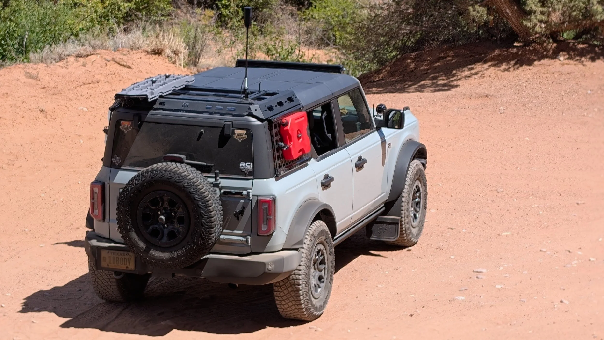Turn Off-Road's Half Rack for 4-Door Ford Bronco OEM Hard Top: A Comprehensive Review