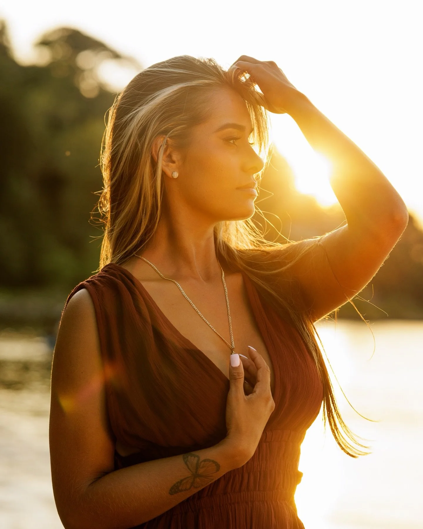 In this shoot I was caught between the waves and the glow. 

Which reminds me of a quote: 
&ldquo;The tide that brought me here now comes to take you away. Leaving me stranded.&rdquo;

Do you know where this quote is from?

💃@_xojuli
🕐Dusk
📍NJ Bea