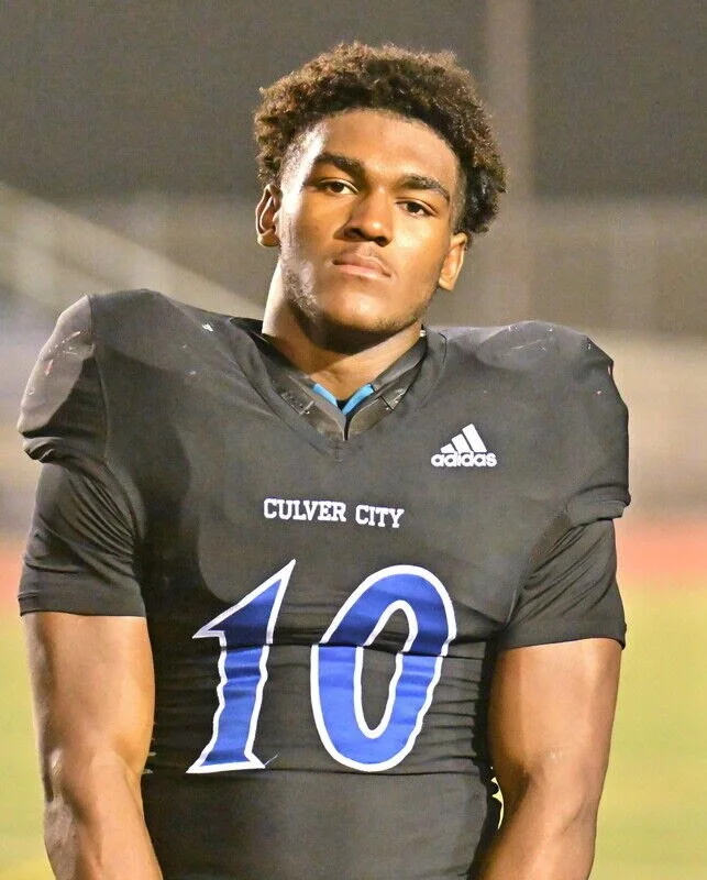 Football Star Jordan Njoku Commits to UNLV