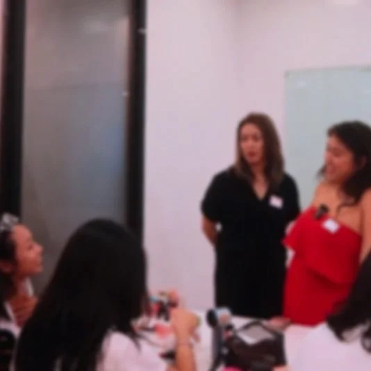 In-Depth Interviews vs Focus Groups: Choosing the Right Research Method