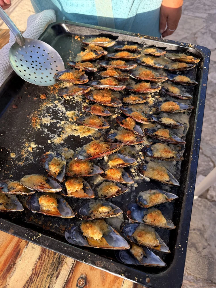 Blech mit überbackenen Miesmuscheln
