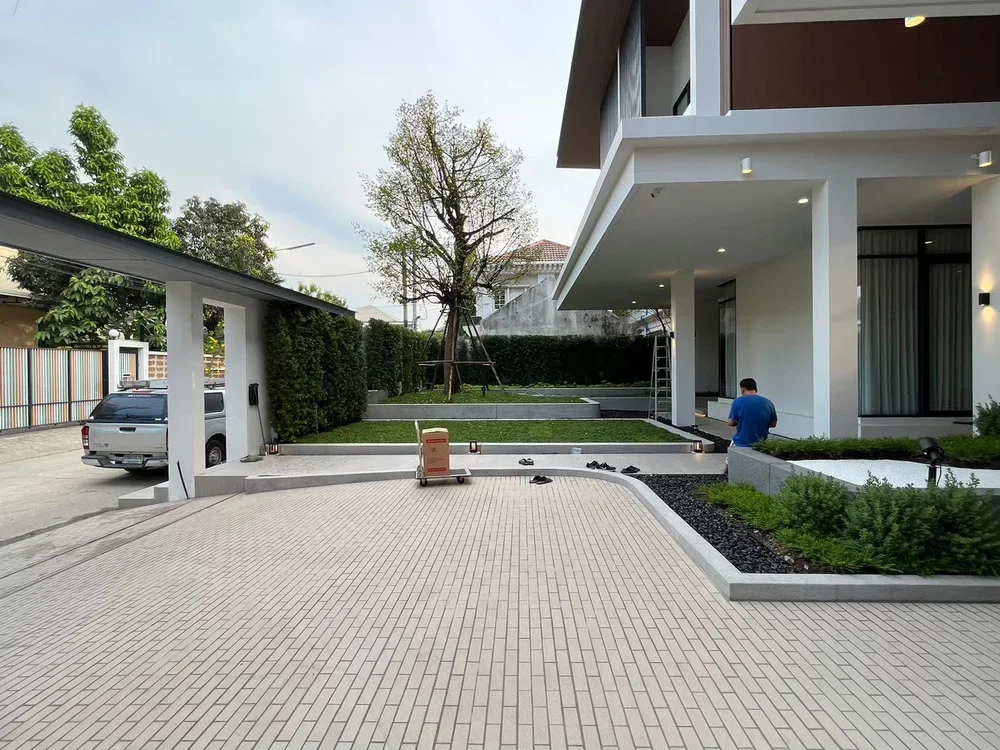 สร้างบ้านหรู สไตล์โมเดิร์น งบ 10 - 50 ล้านบาท