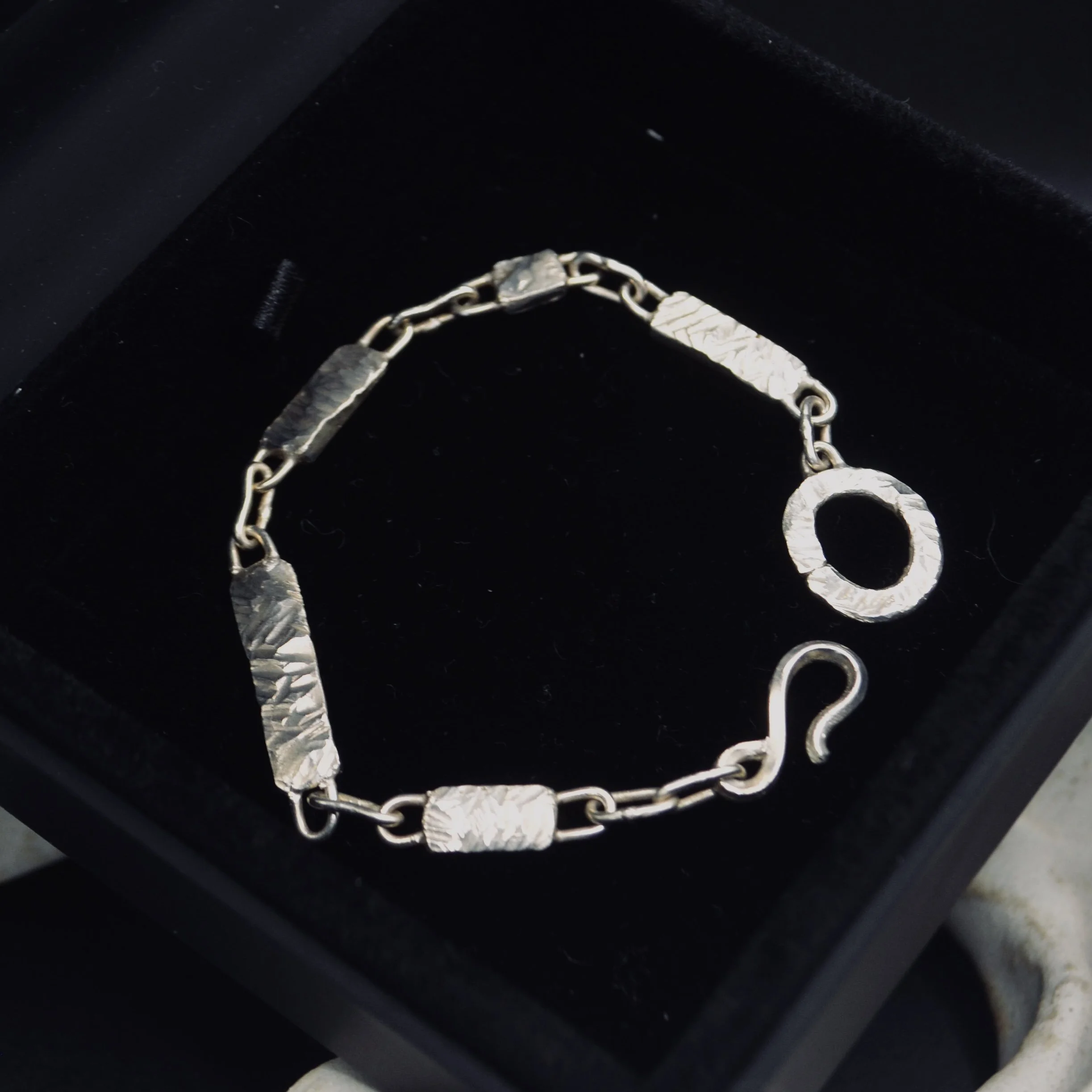 Rocky hammered chain bracelet - custom fit