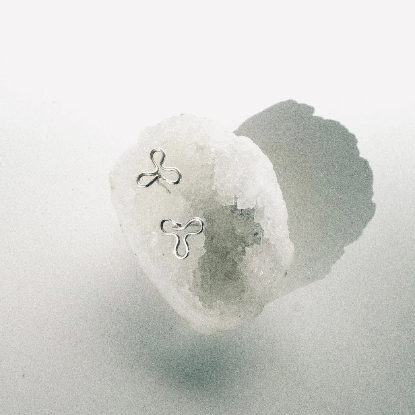 Bloom studs