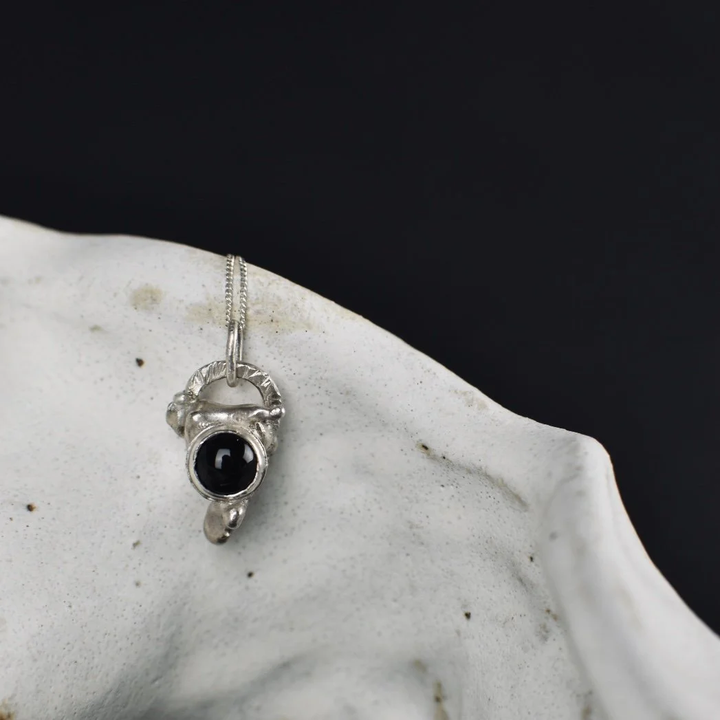 Meteor pendant, black onyx
