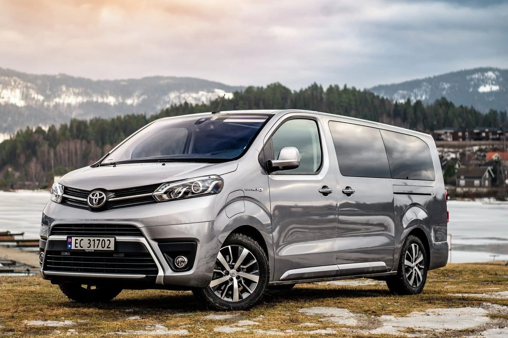 Lei Toyota hos Akershus Bilutleie