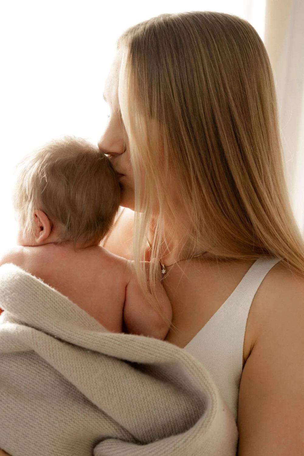 Portfolio für Newborn-Fotografie in Braunschweig. Zeitlose, natürliche Babyfotos ohne Posen oder Druck.