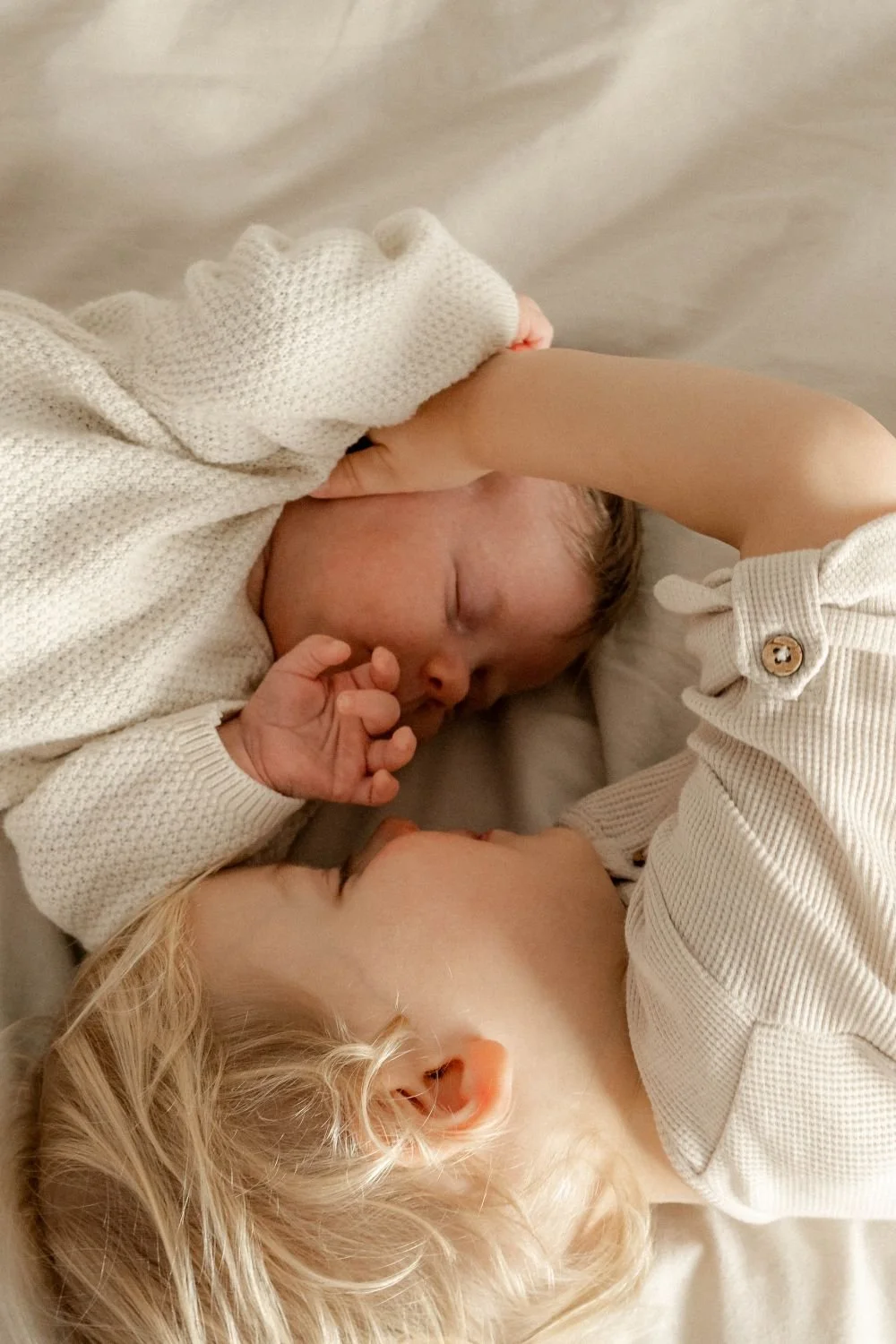 Homestory+Newbornfotografie+Familienfotografie+Fotografie+Familienshooting+Fotografin+Familie+Braunschweig+Wolfenbüttel+Vechelde+Peine+Hildesheim+Niedersachsen (2 von 13) (9).JPG