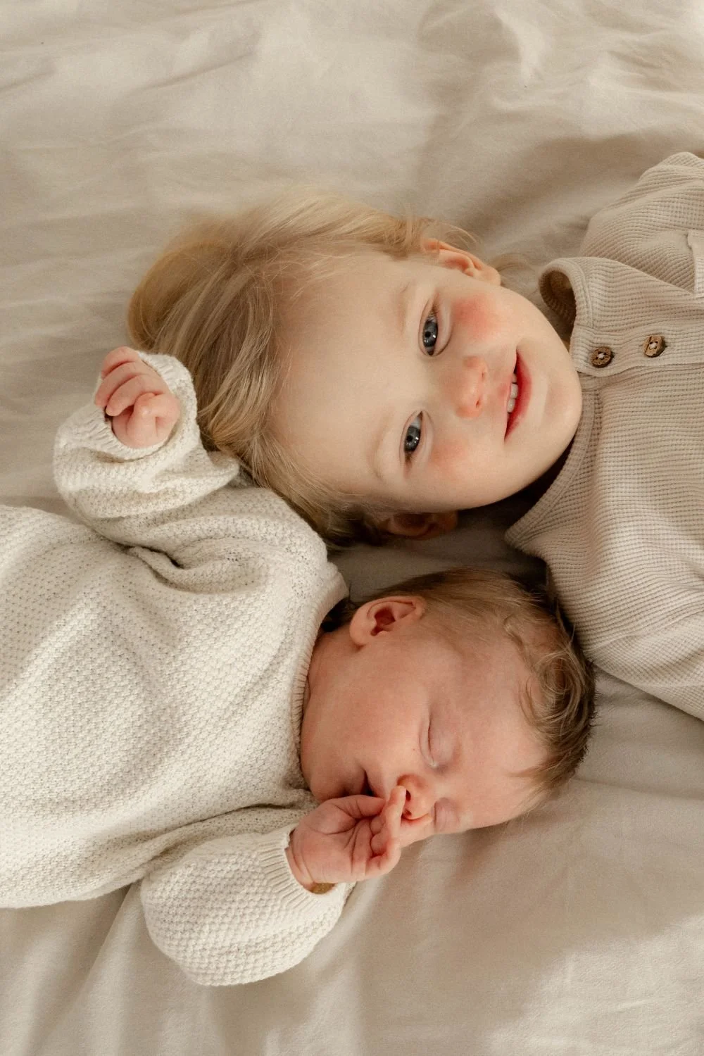 Homestory+Newbornfotografie+Familienfotografie+Fotografie+Familienshooting+Fotografin+Familie+Braunschweig+Wolfenbüttel+Vechelde+Peine+Hildesheim+Niedersachsen (2 von 13) (7).JPG