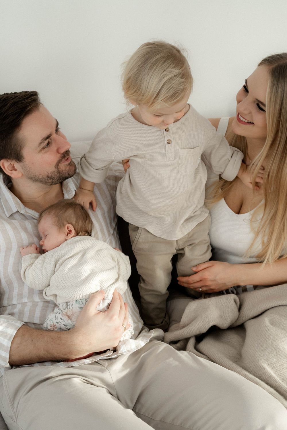 Homestory+Newbornfotografie+Familienfotografie+Fotografie+Familienshooting+Fotografin+Familie+Braunschweig+Wolfenbüttel+Vechelde+Peine+Hildesheim+Niedersachsen (2 von 13) (1).JPG