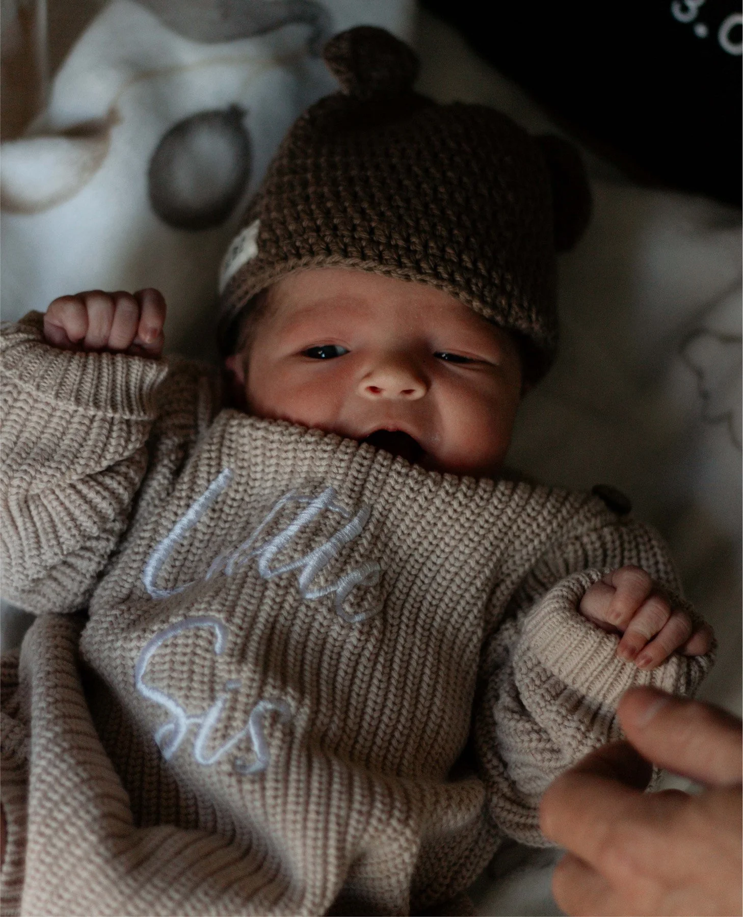 Sample photograph from the photographer's portfolio of a newborn photoshoot, featured in the brand presentation.