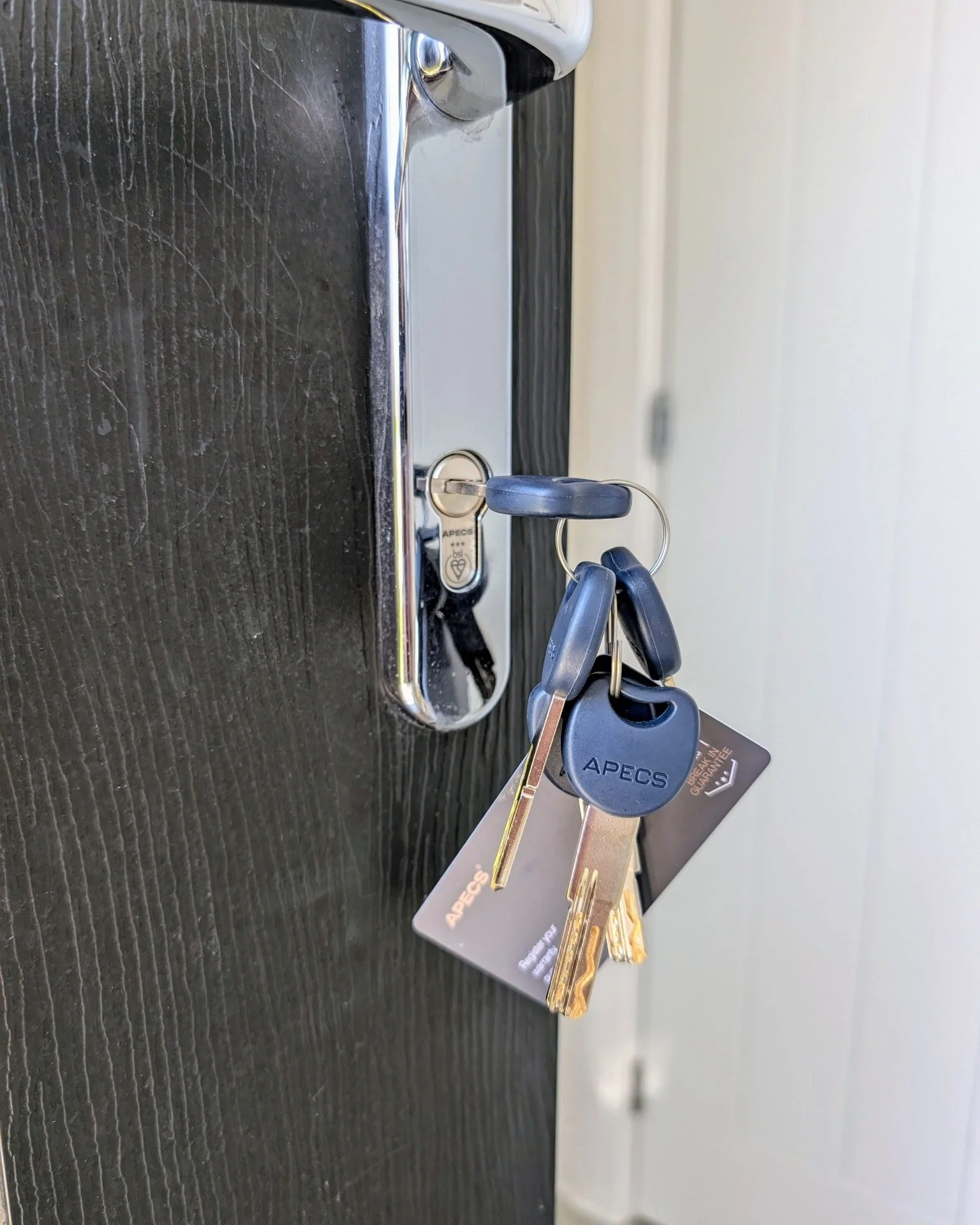 If you're looking to improve security at your home or business, call Troman Locksmiths to book and upgrade! 
☎️07710625852