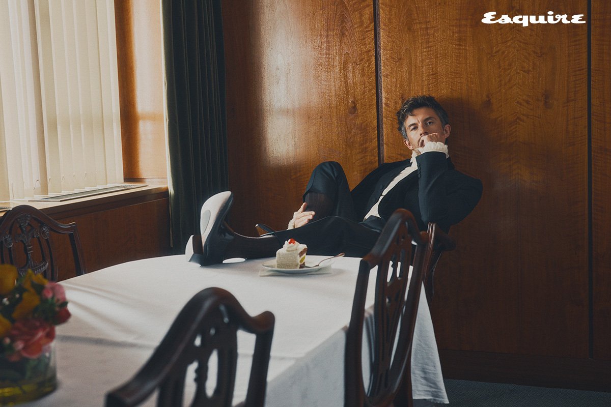29_09_25_ESQUIRE_JB_S06_146_v2_.jpg