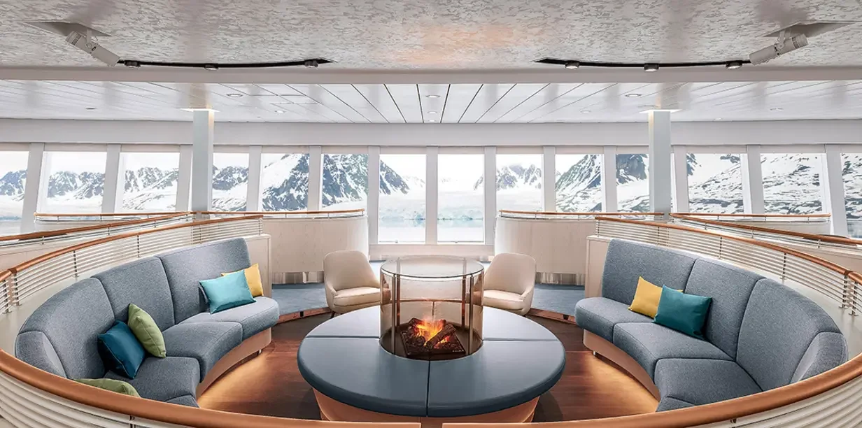 Expi_Observation Lounge~-~media--257a1785--query@2x.cfd7c6ba.webp