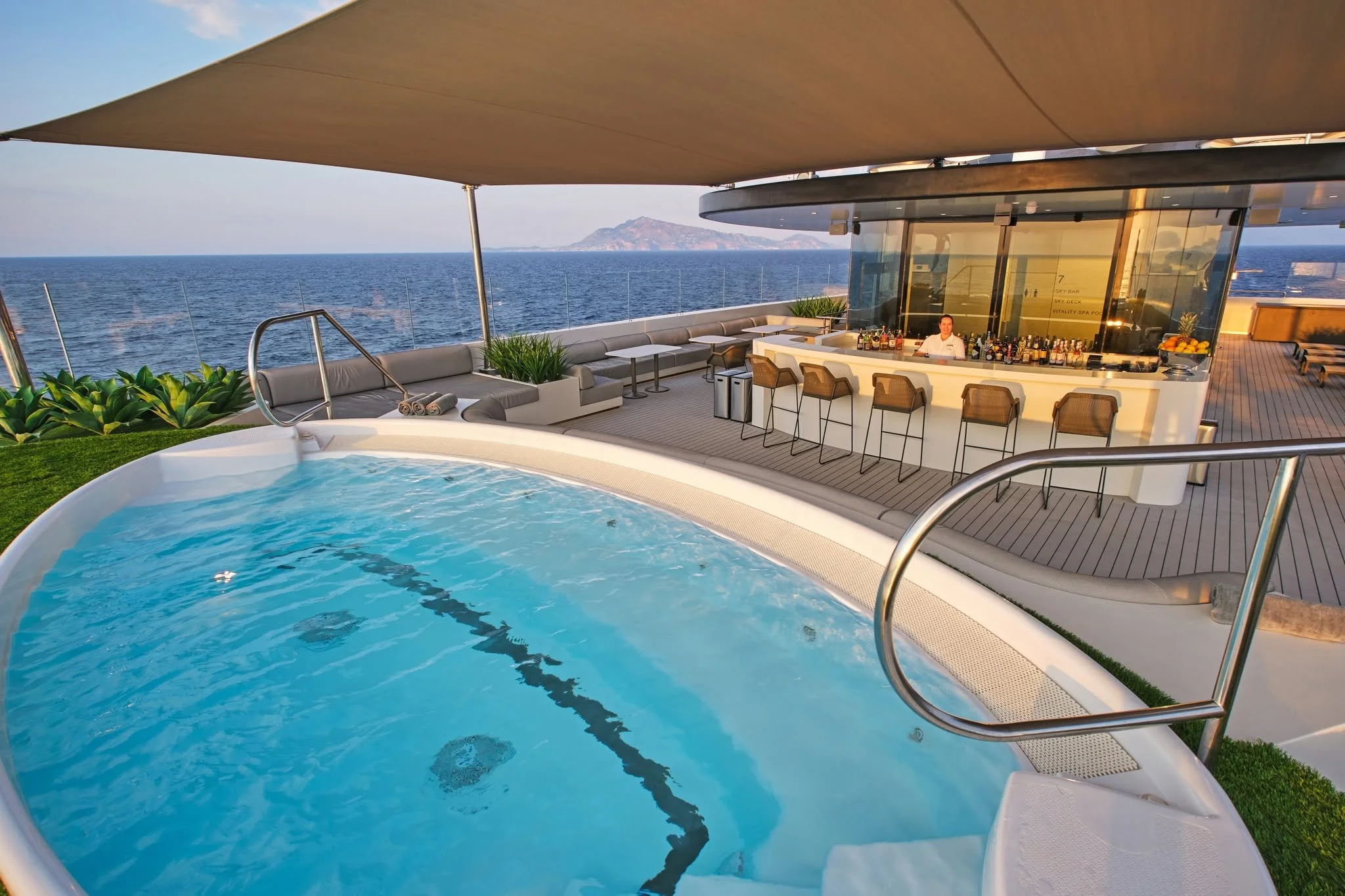 Emerald yacht spa pool.jpg