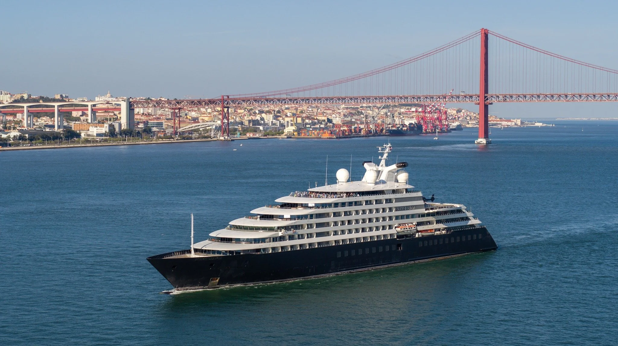 Ultra-luxury yacht cruise ship