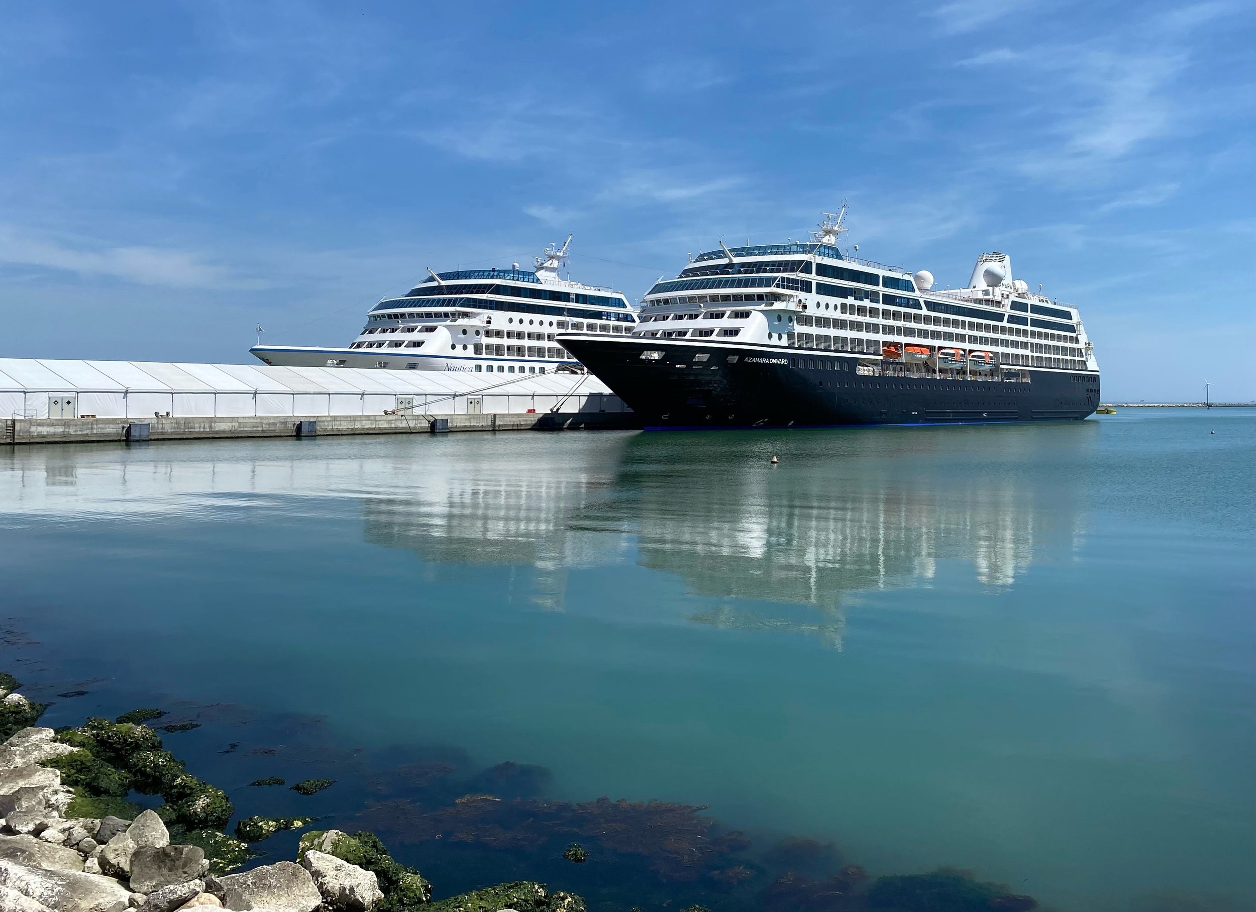 2 Luxury cruise ships