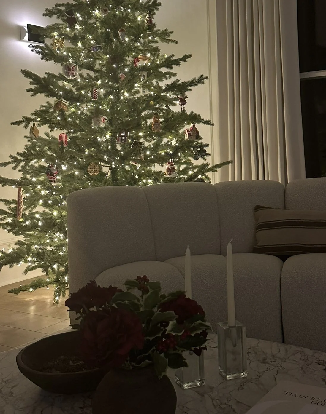 HOLIDAY MOVIE NIGHT GUIDE