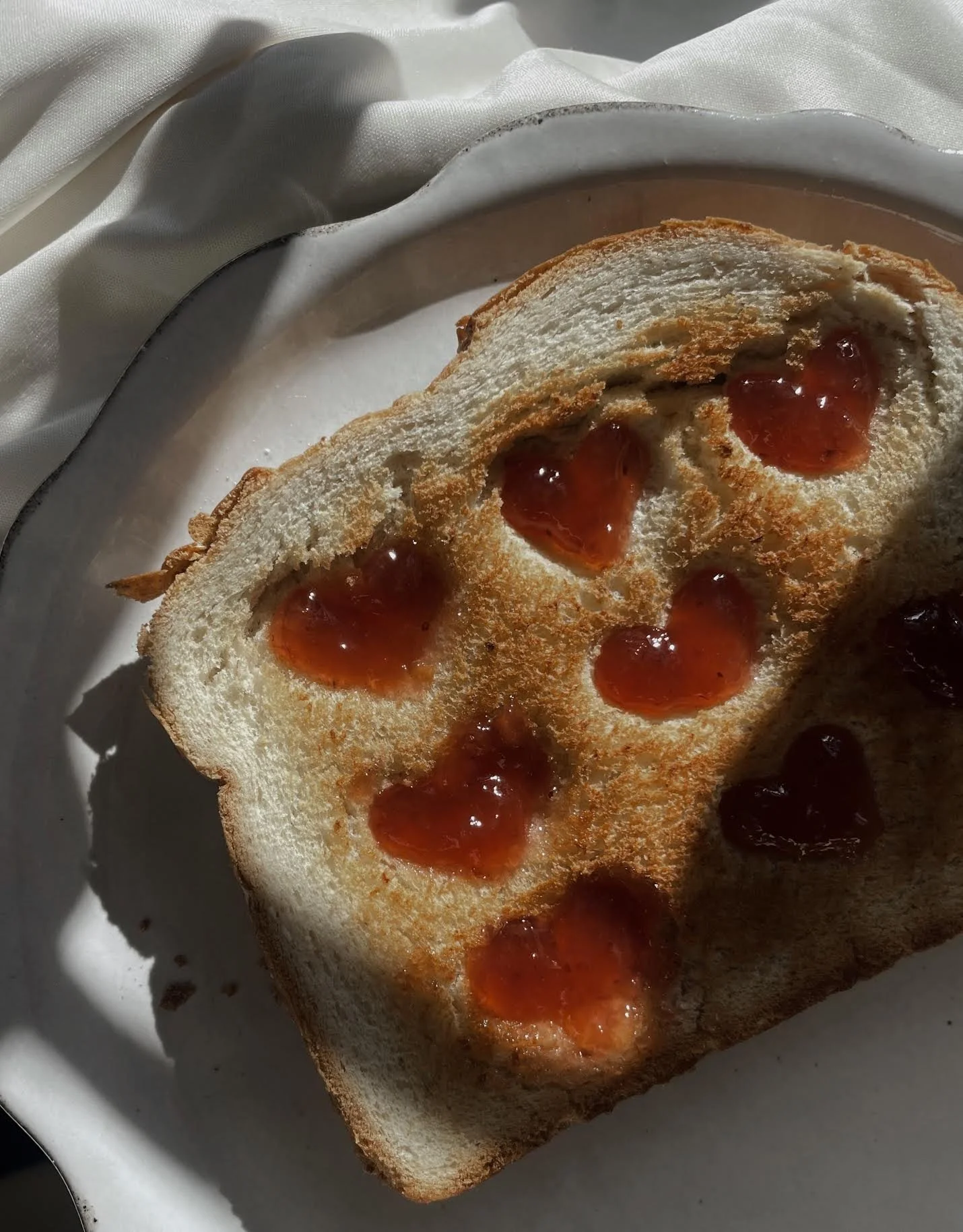 JAM HEART TOAST 