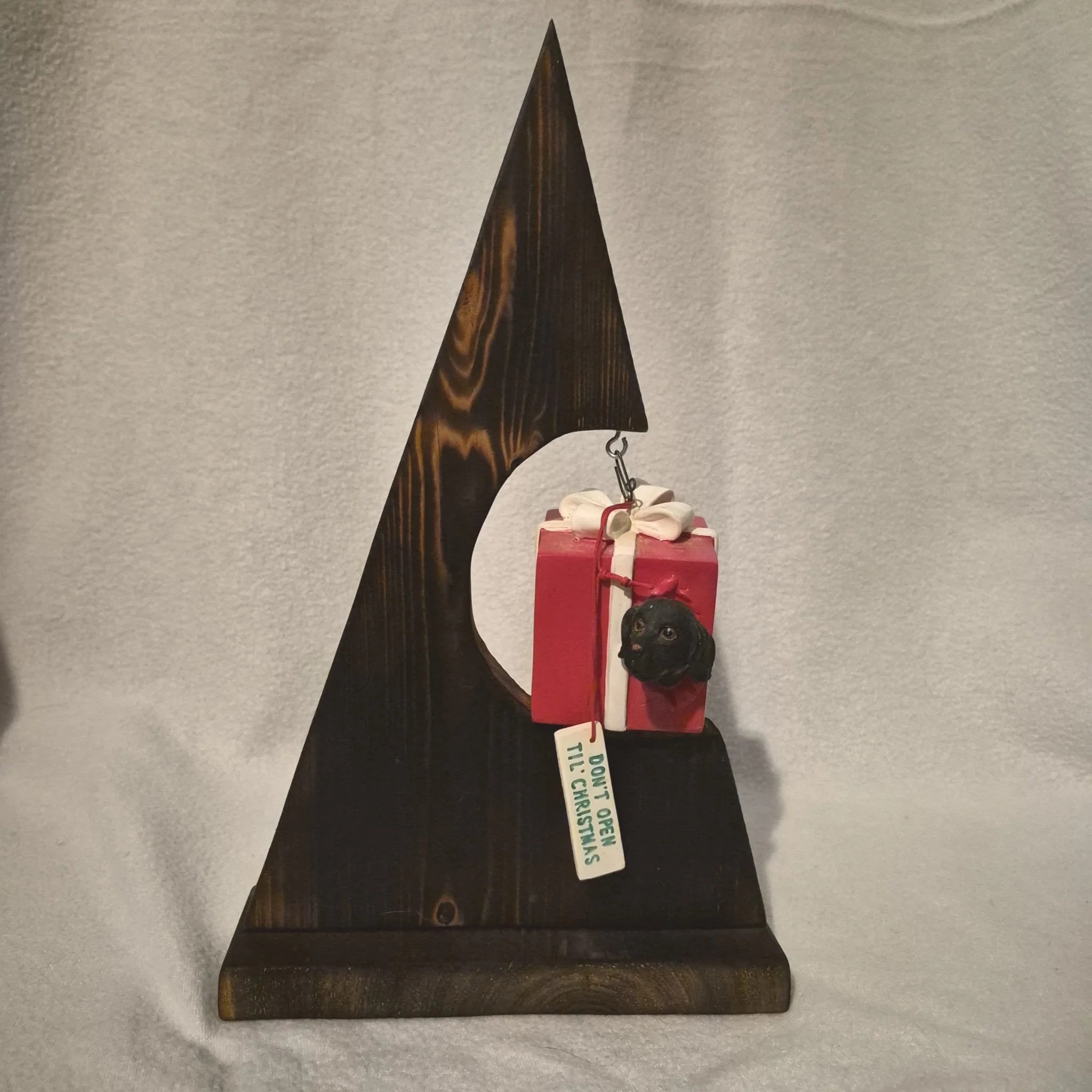 Triangular Christmas Tree w Ornament