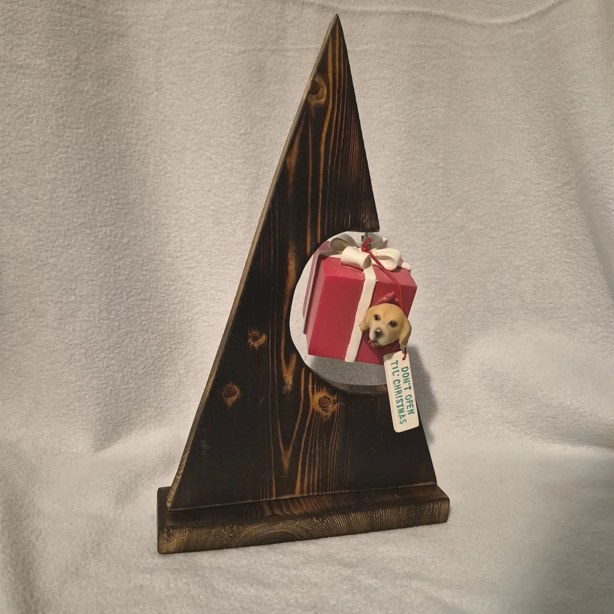 Triangular Christmas Tree w Ornament