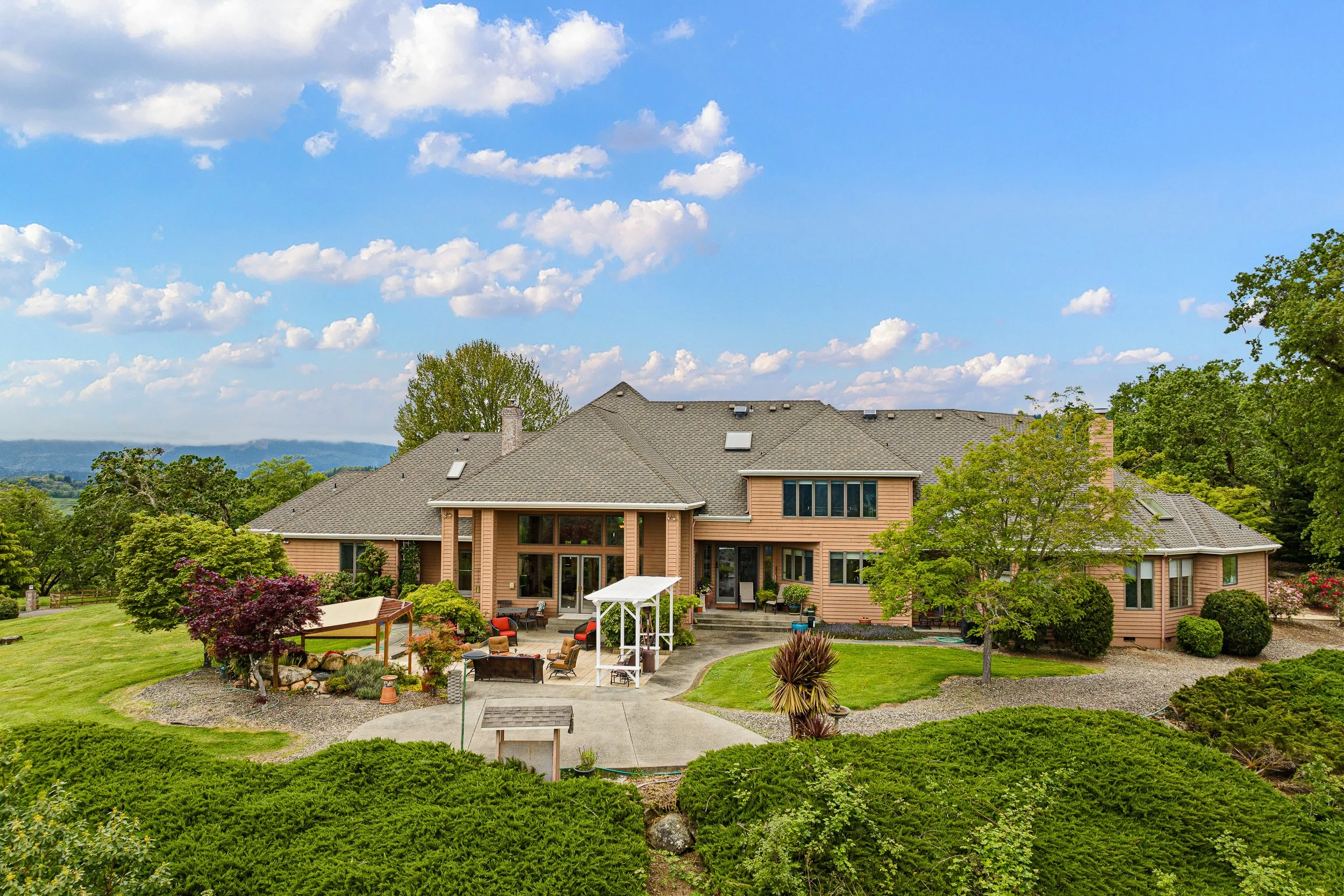 375 Bella Hills Lane, Roseburg, OR 97471