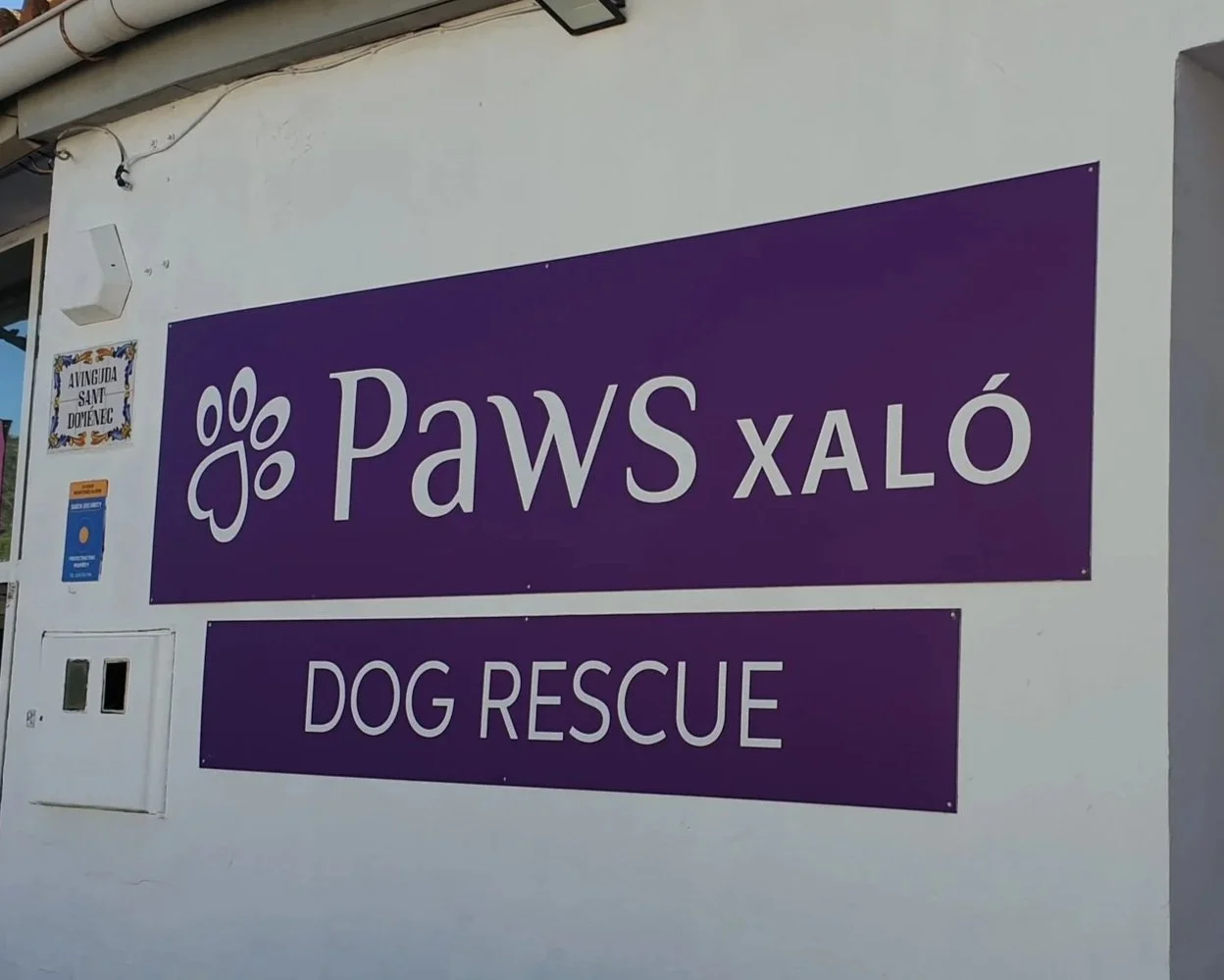 Paws Xaló Charity Shop signage - in our distinctive shade of purple!