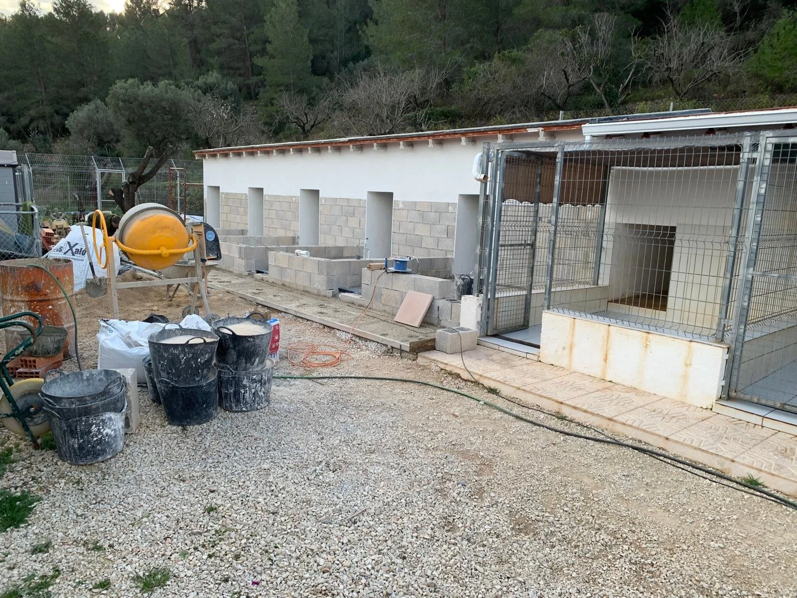 Progress picture as we build five new kennels at the Paws Xaló Shelter