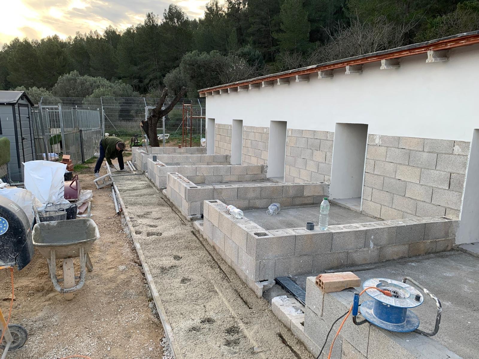 Progress picture as we build five new kennels at the Paws Xaló Shelter