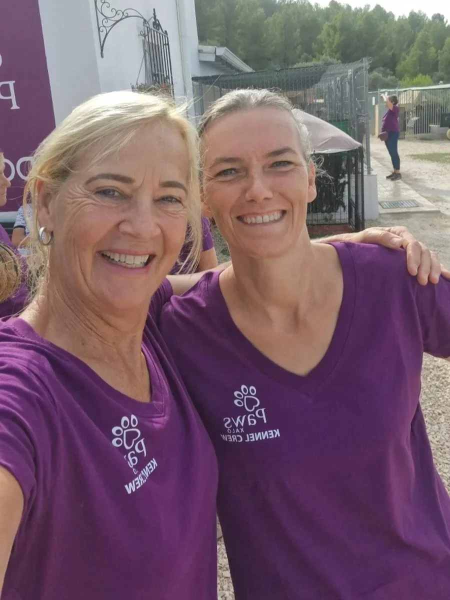 Two happy Paws Xaló volunteers!