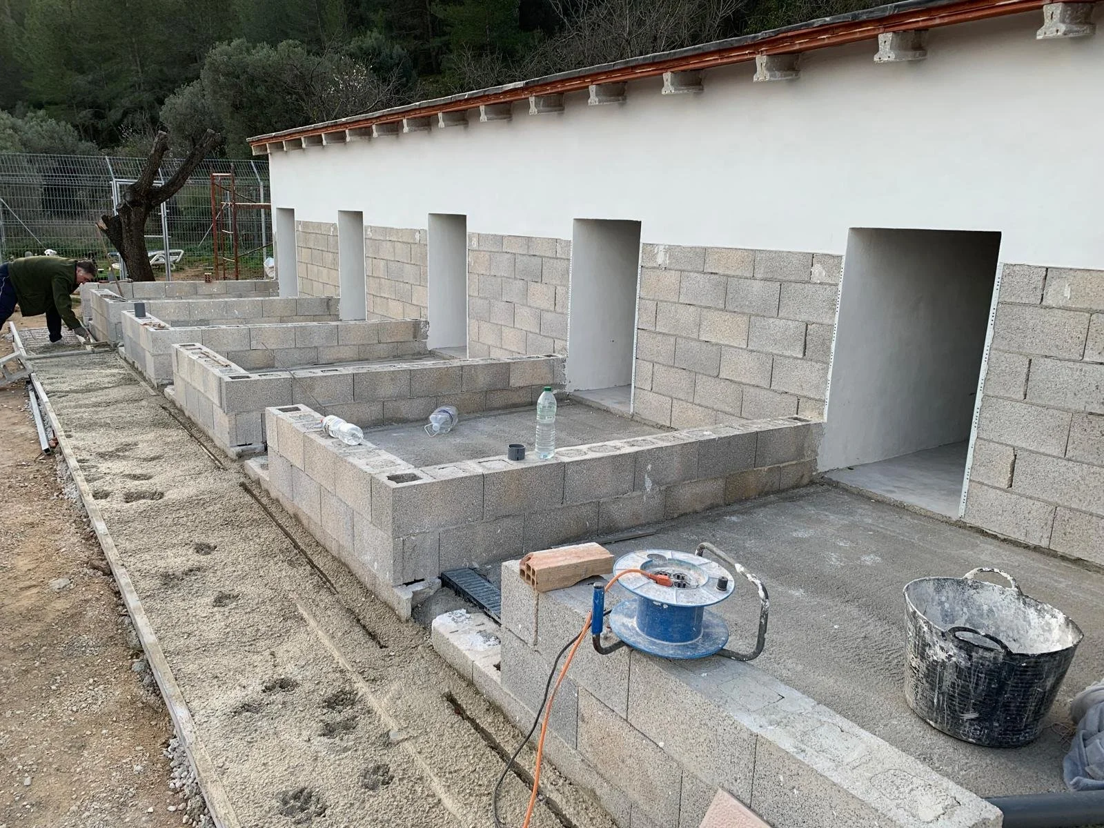 Progress picture as we build five new kennels at the Paws Xaló Shelter
