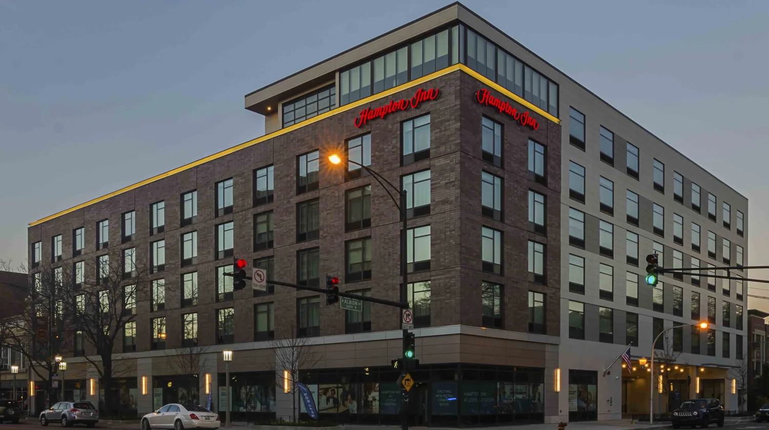 Hampton Inn Loyola exterior at dusk